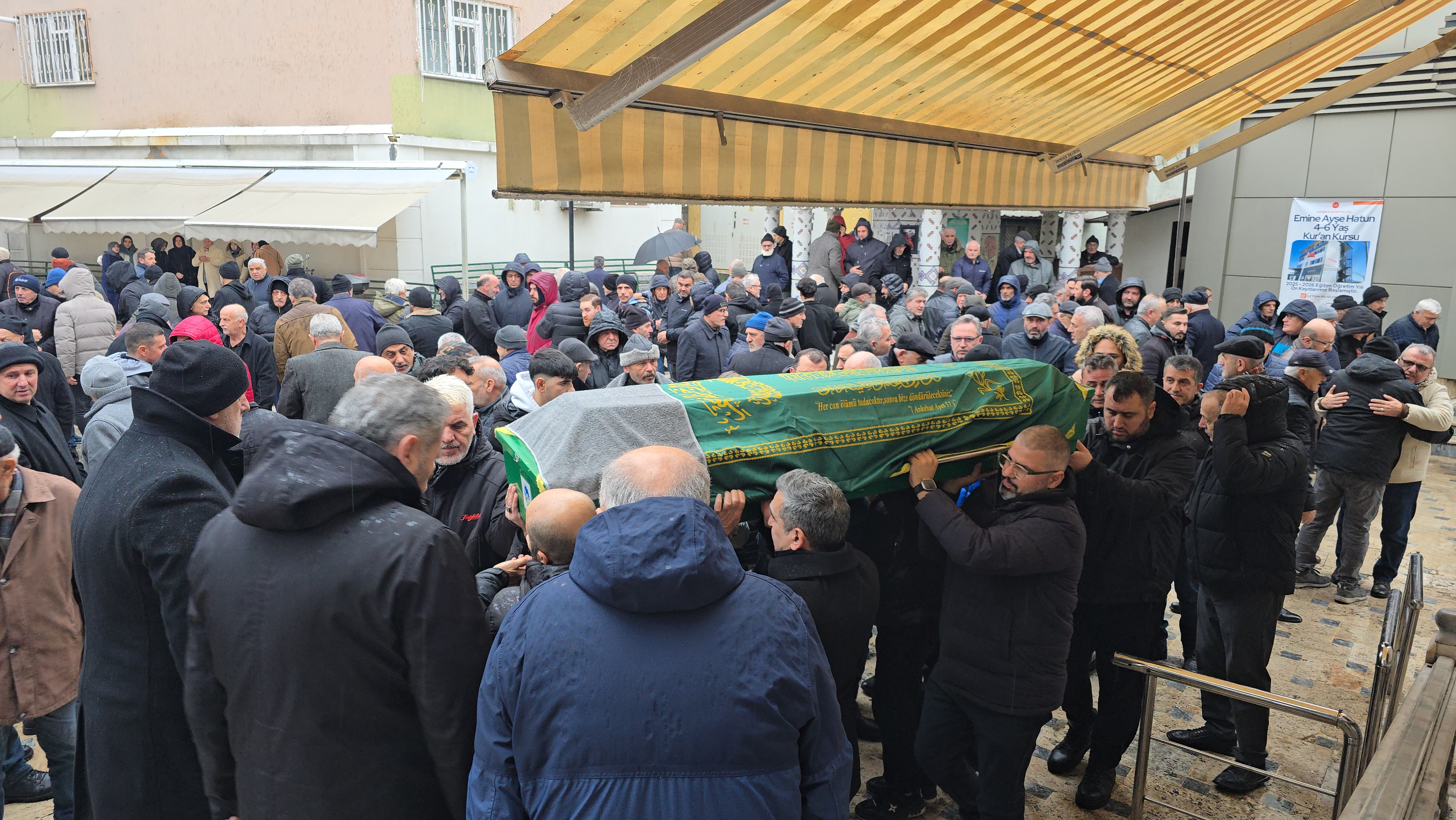 Varlıca dualarla son yolculuğuna uğurlandı