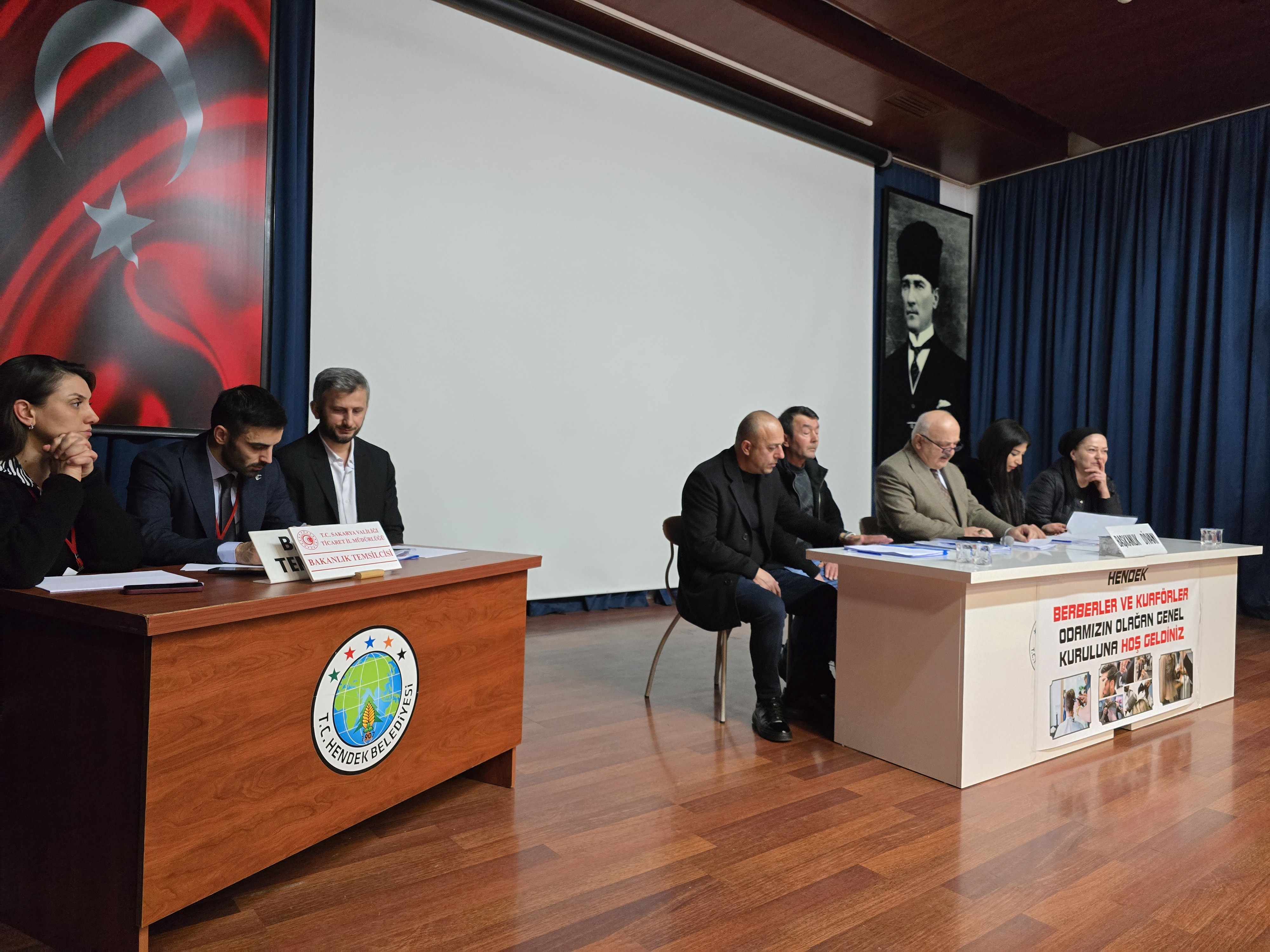 Hendek Berberler ve Kuaförler Odasında Çilek Dönemi devam ediyor