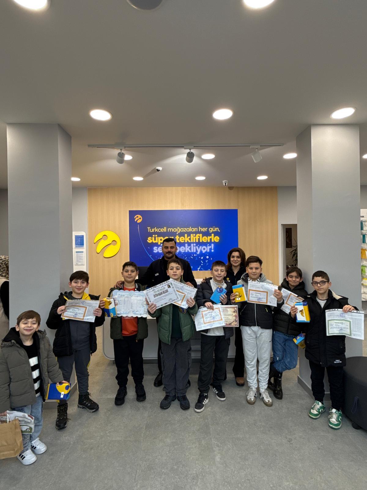 Turkcell İletişim Merkezi Demsan’dan Öğrencilere Unutulmaz Karne Hediyesi