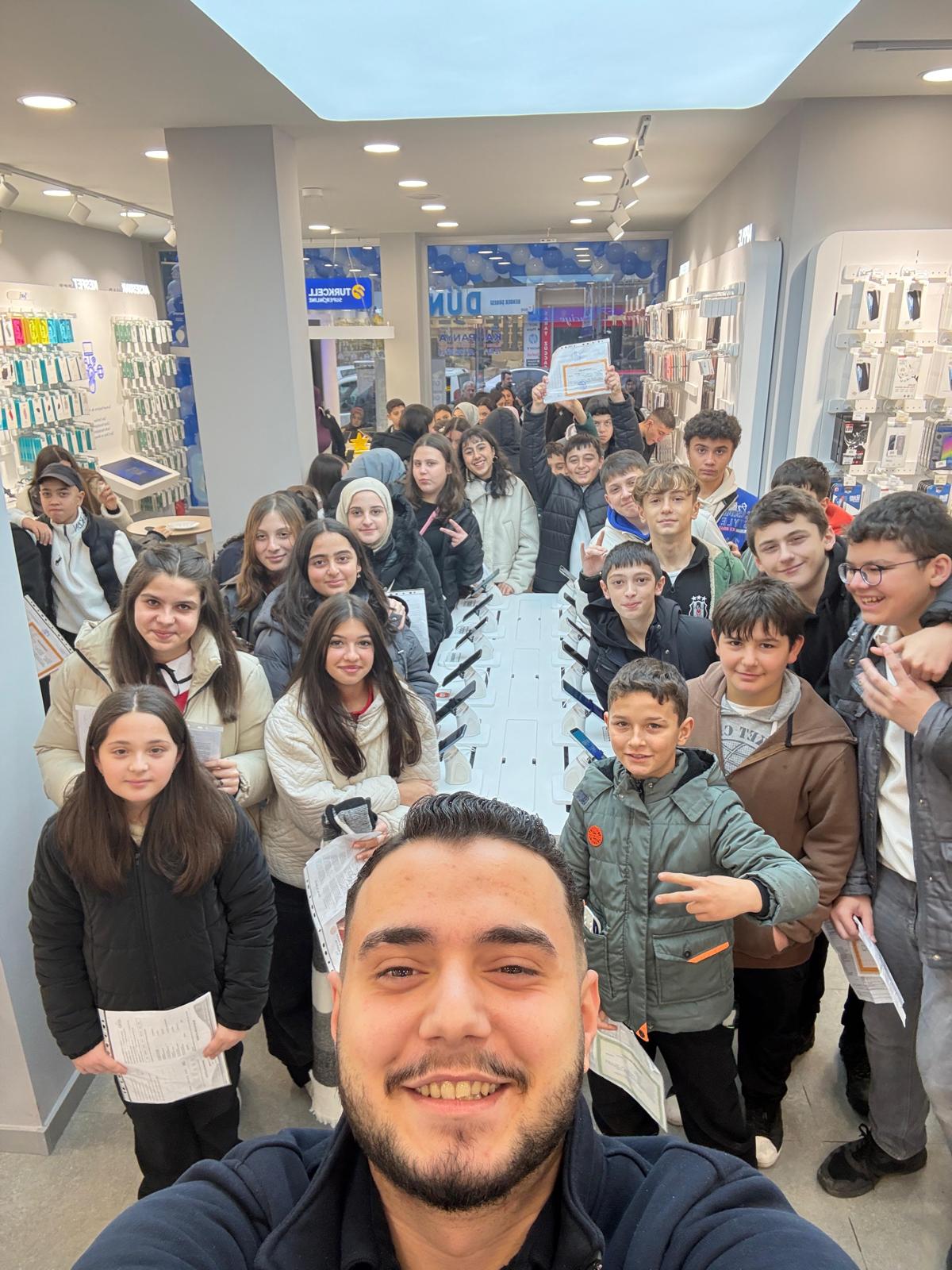 Turkcell İletişim Merkezi Demsan’dan Öğrencilere Unutulmaz Karne Hediyesi