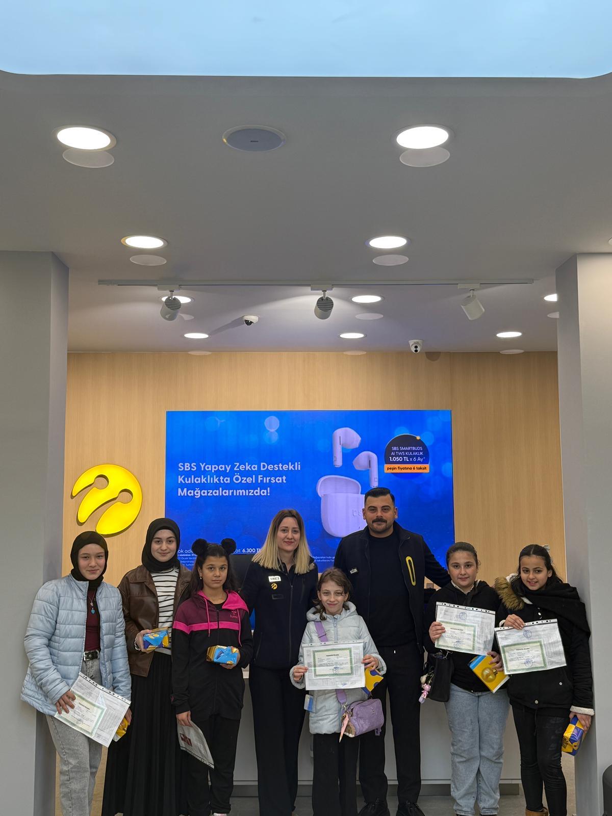 Turkcell İletişim Merkezi Demsan’dan Öğrencilere Unutulmaz Karne Hediyesi