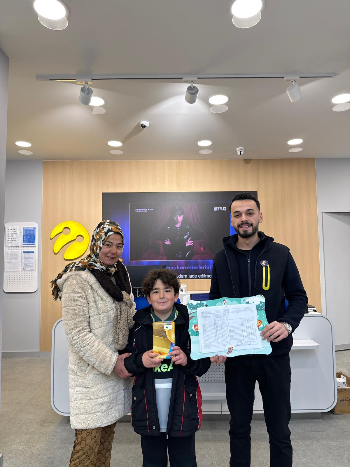 Turkcell İletişim Merkezi Demsan’dan Öğrencilere Unutulmaz Karne Hediyesi