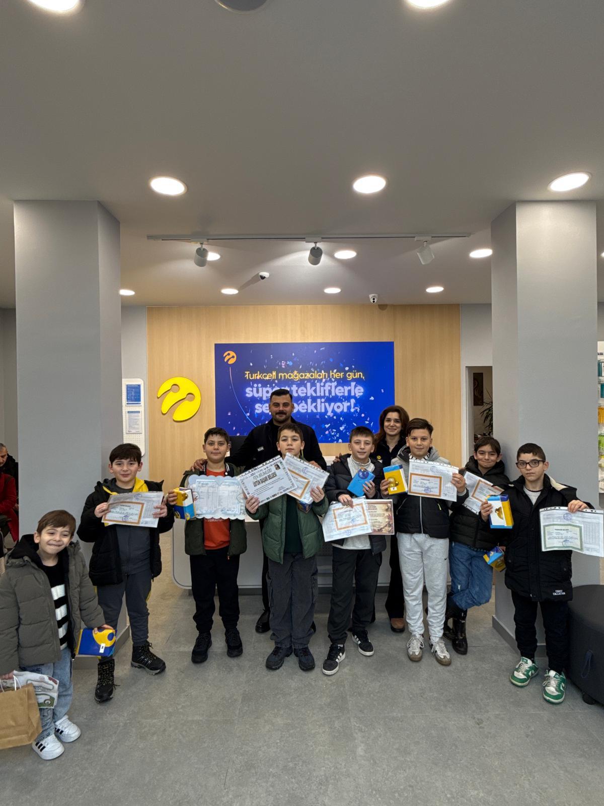 Turkcell İletişim Merkezi Demsan’dan Öğrencilere Unutulmaz Karne Hediyesi
