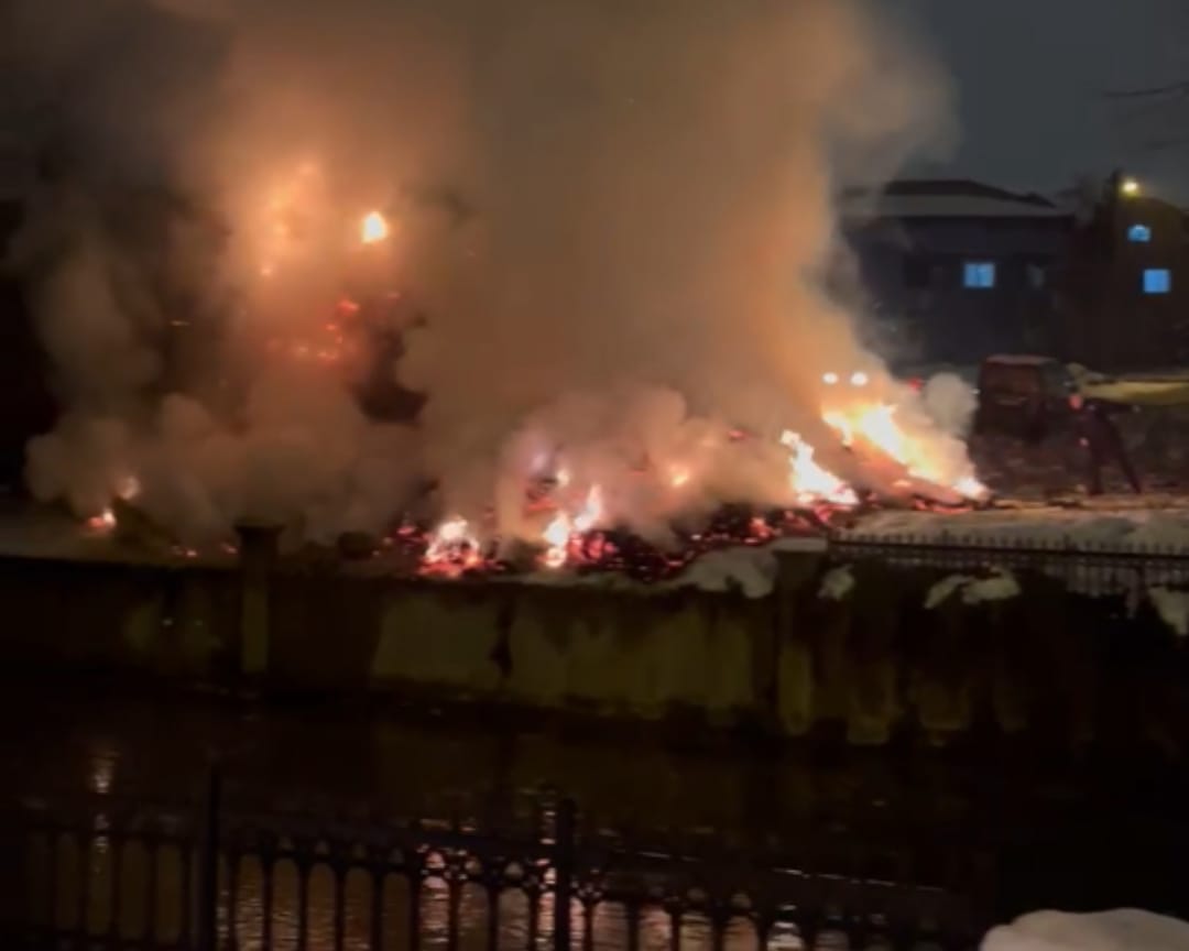 PARK HALİNDEKİ KAMYON ALEV ALEV YANDI