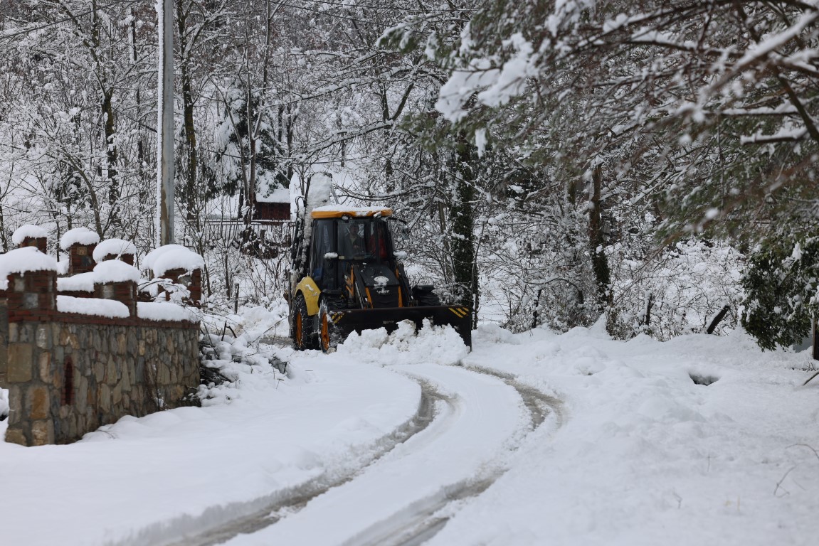HENDEK’TE KARLA MÜCADELE SEFERBERLİĞİ DEVAM EDİYOR