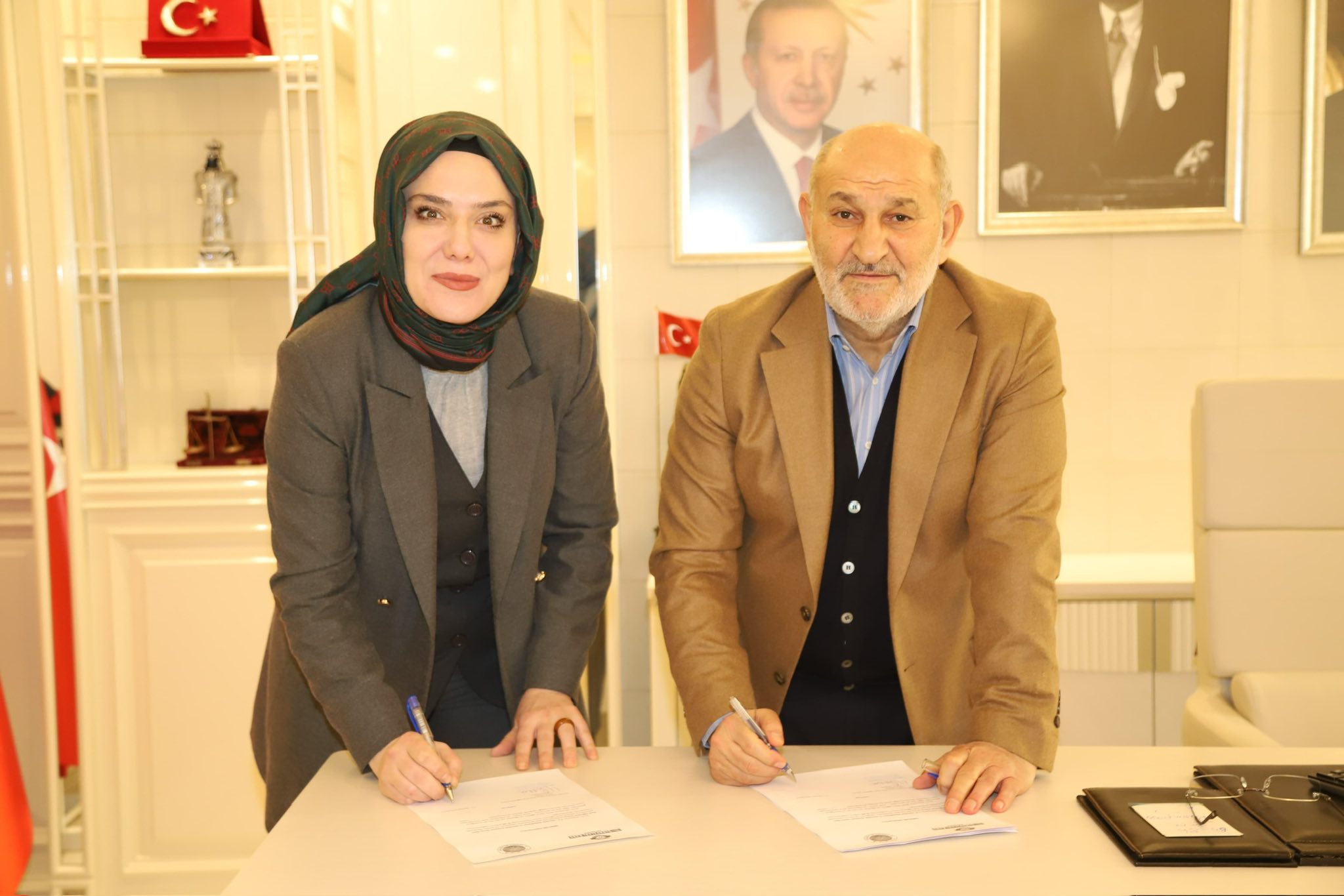 BAŞKAN İRFAN PÜSKÜLLÜ’DEN BELEDİYE ÇALIŞANLARINA EĞİTİM DESTEĞİ