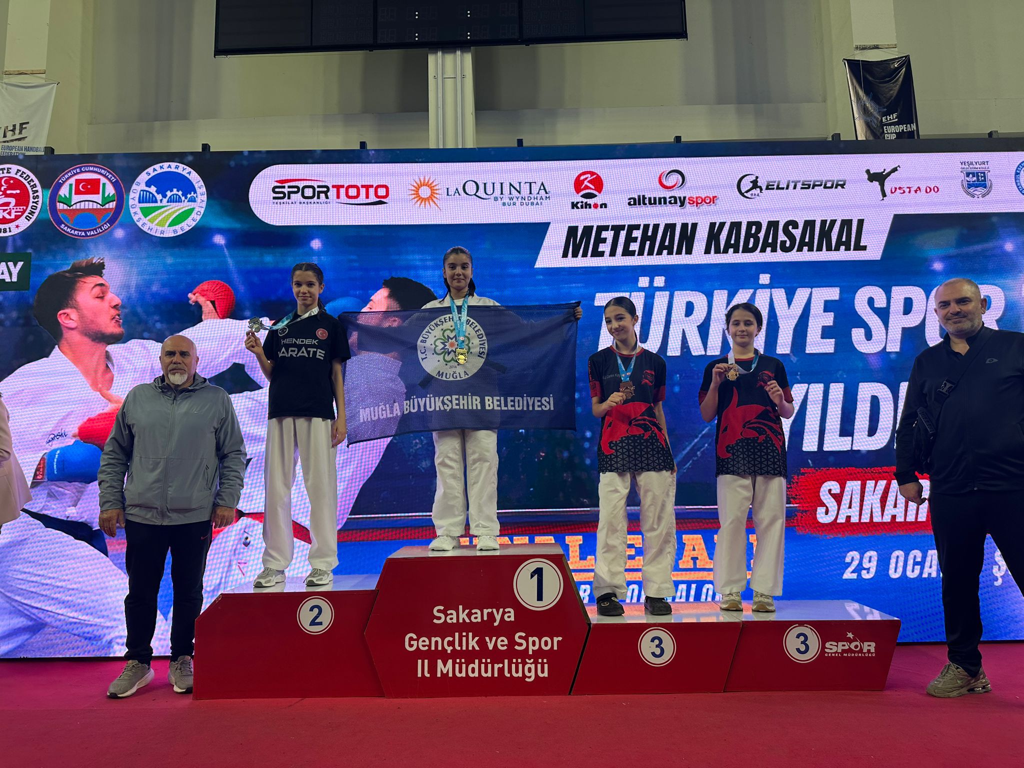 Hendek Olimpik Spor kulübü şampiyonayı 16 Madalya ile tamamladı