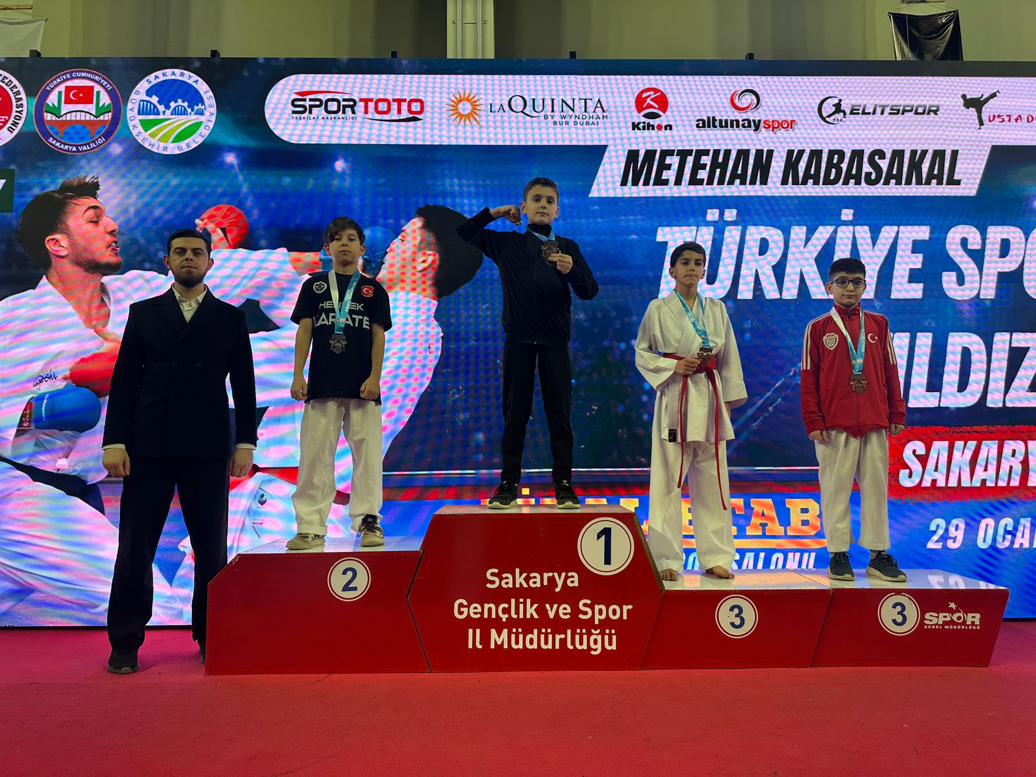Hendek Olimpik Spor kulübü şampiyonayı 16 Madalya ile tamamladı