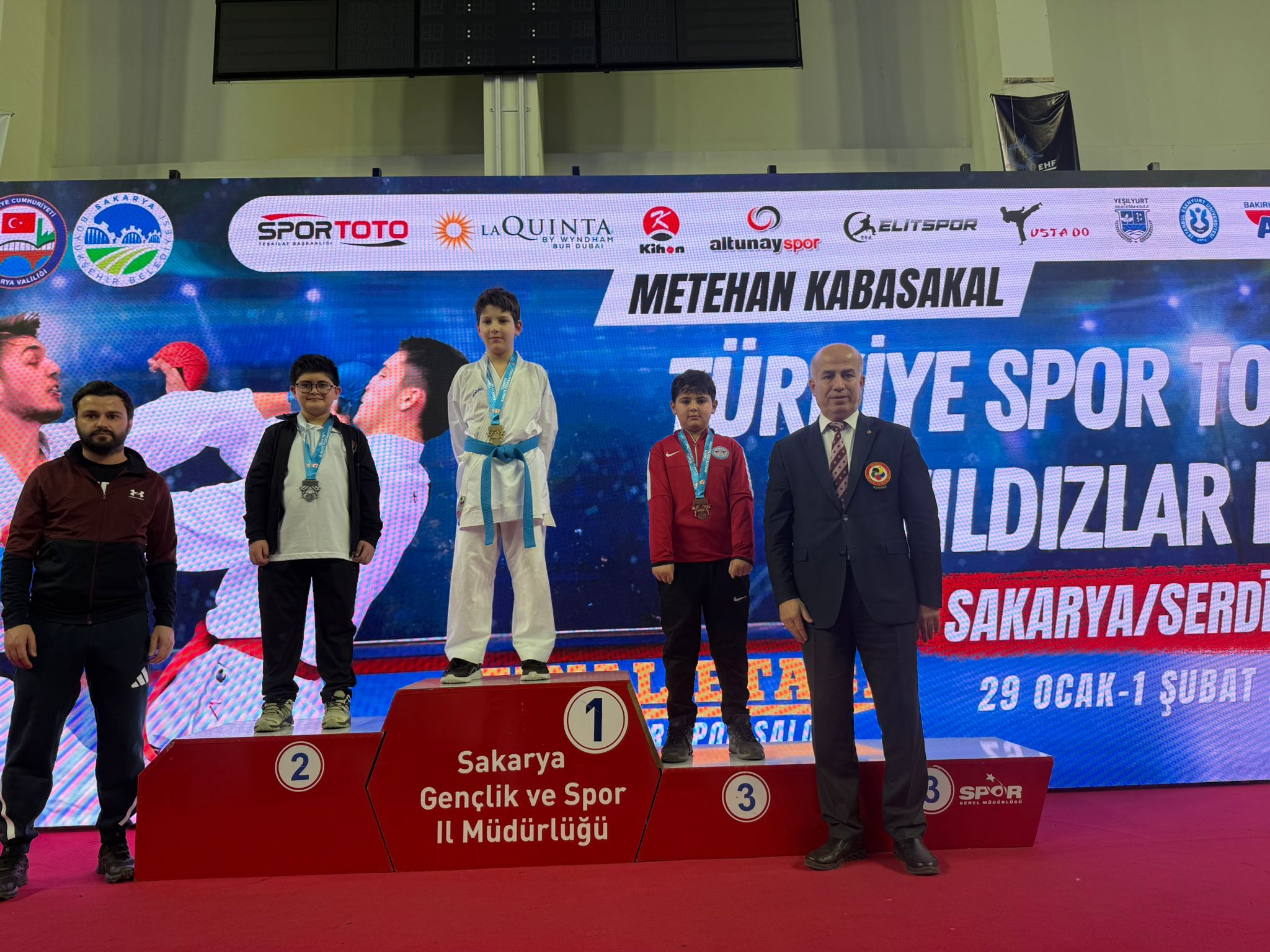 Hendek Olimpik Spor kulübü şampiyonayı 16 Madalya ile tamamladı