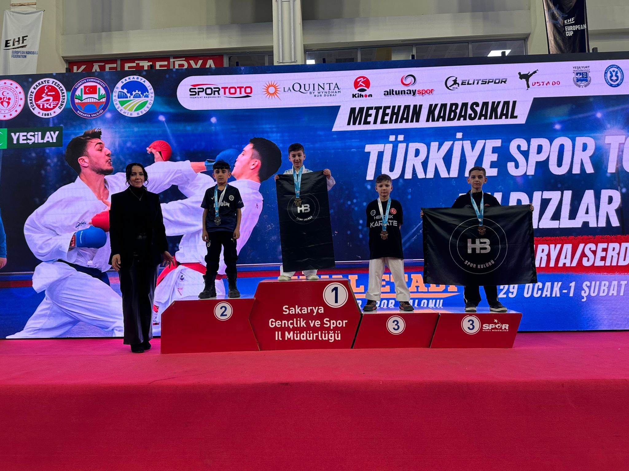 Hendek Olimpik Spor kulübü şampiyonayı 16 Madalya ile tamamladı