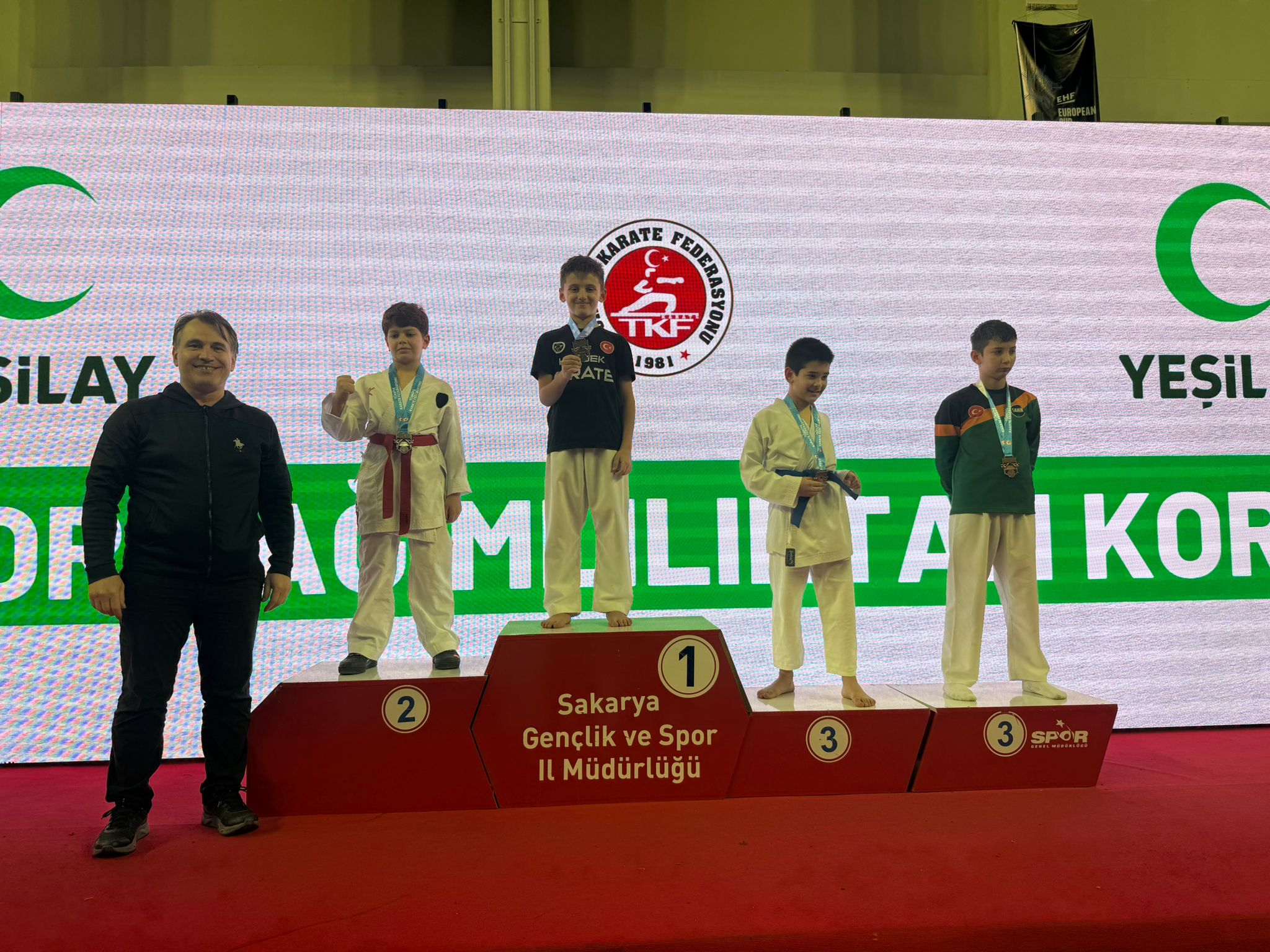 Hendek Olimpik Spor kulübü şampiyonayı 16 Madalya ile tamamladı