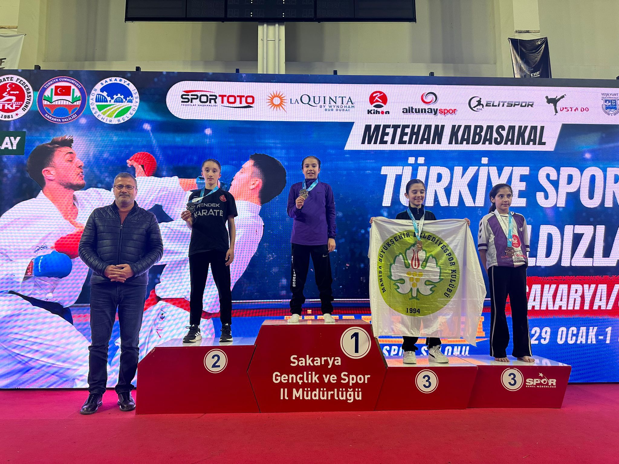 Hendek Olimpik Spor kulübü şampiyonayı 16 Madalya ile tamamladı