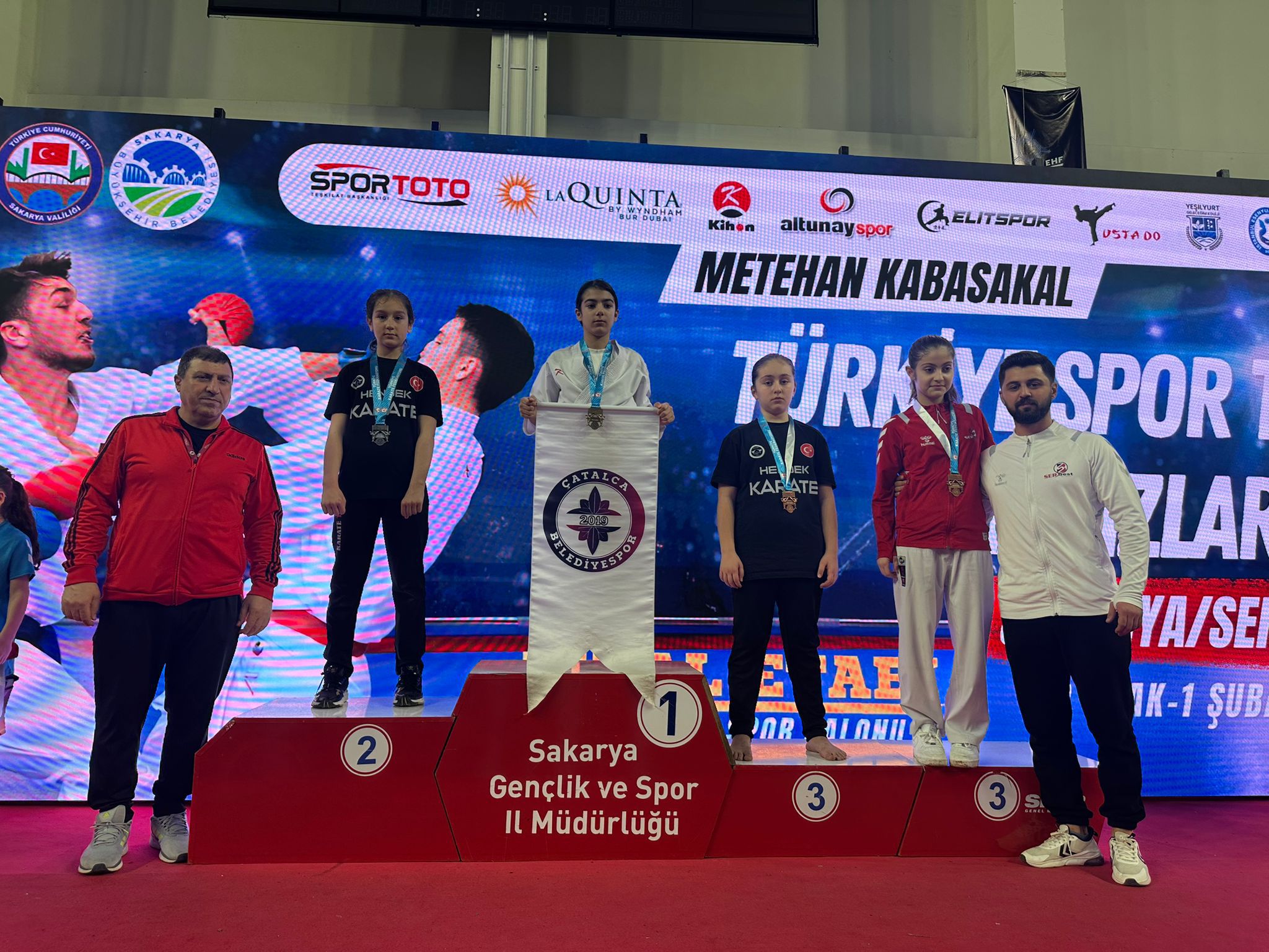 Hendek Olimpik Spor kulübü şampiyonayı 16 Madalya ile tamamladı