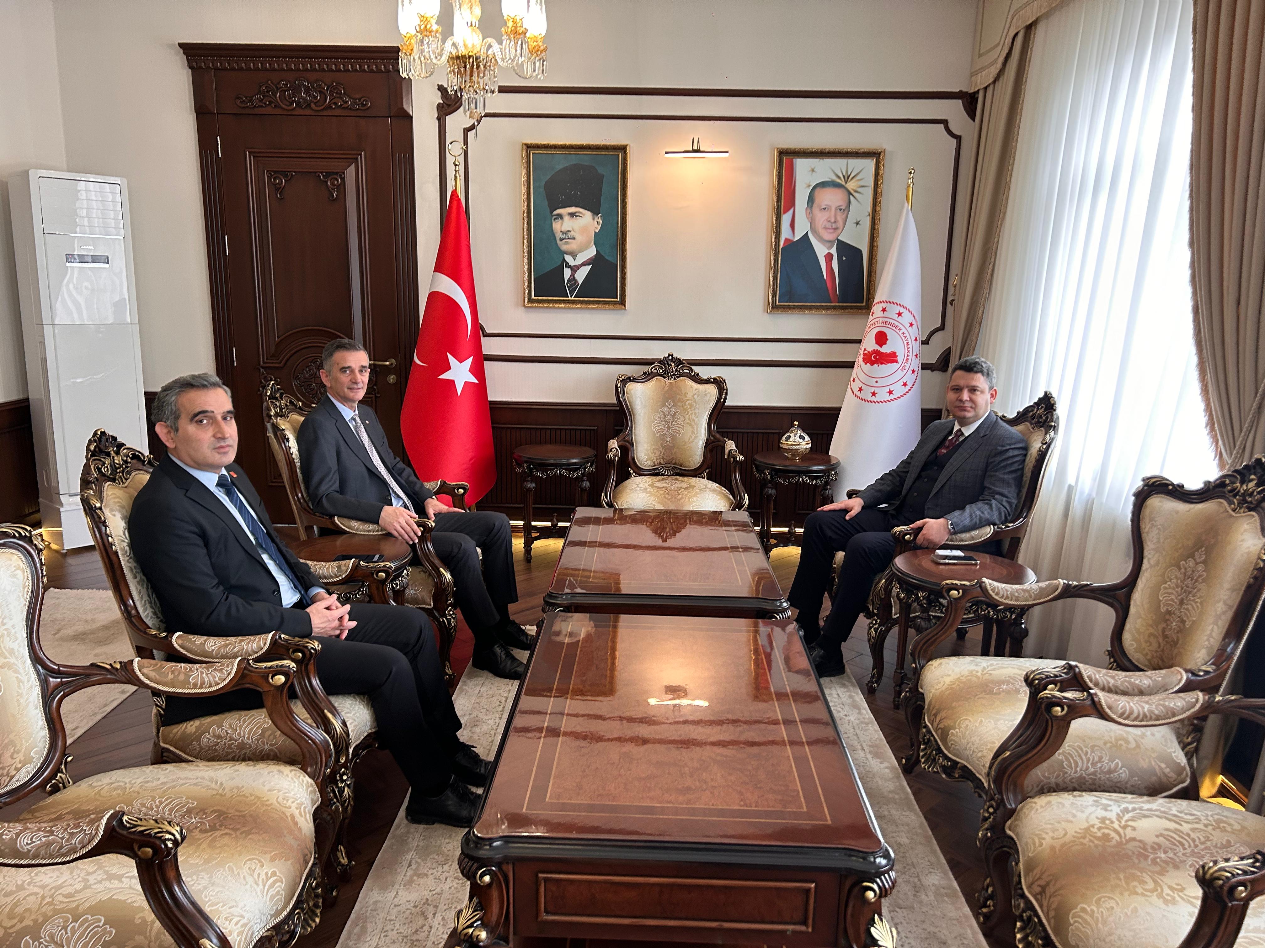 CHP HEYETİNDEN KAYMAKAM GÖKPINAR’A ZİYARET