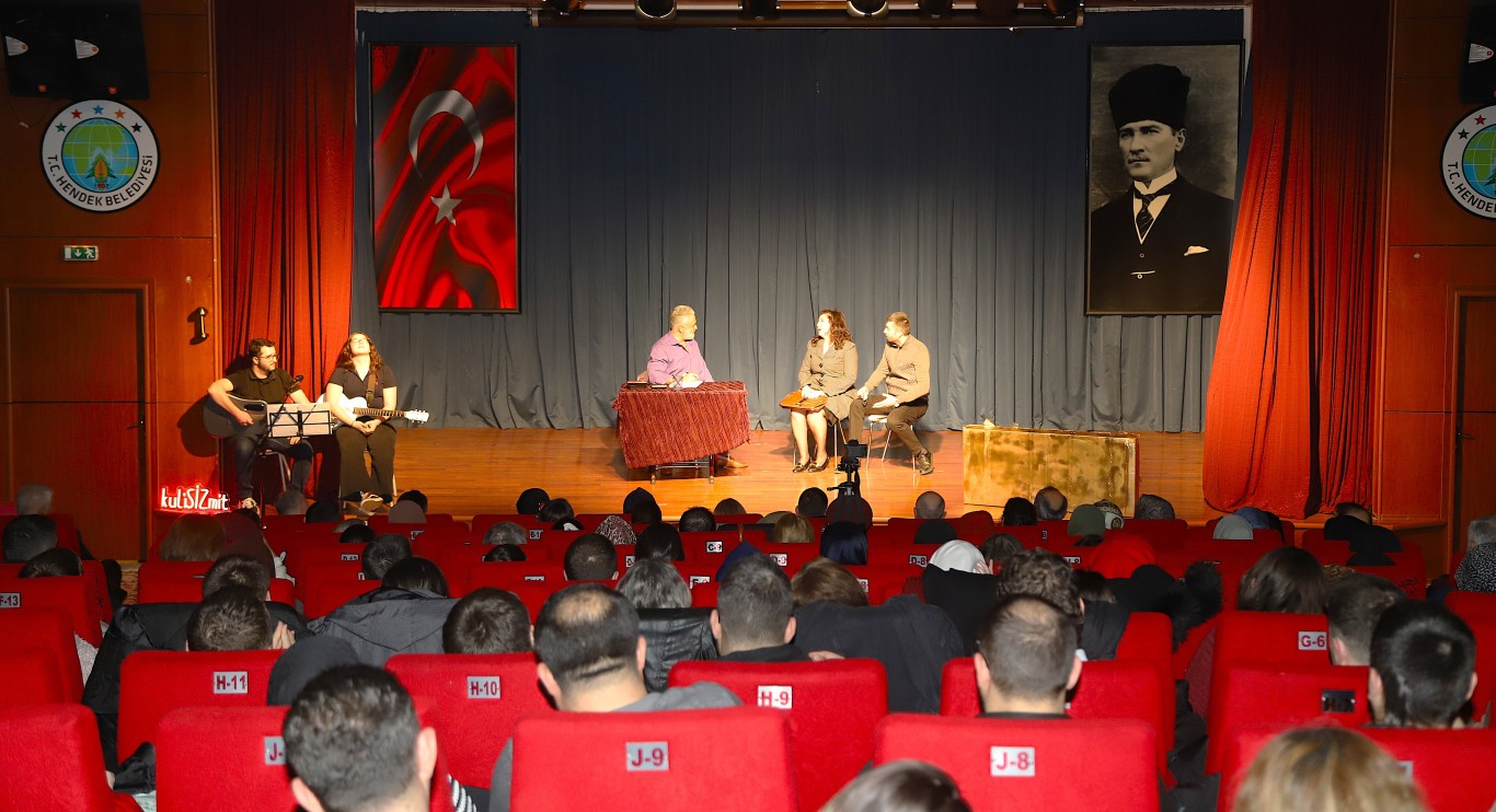 HAYROLA KARYOLA ADLI TİYATRO OYUNUNA BÜYÜK İLGİ