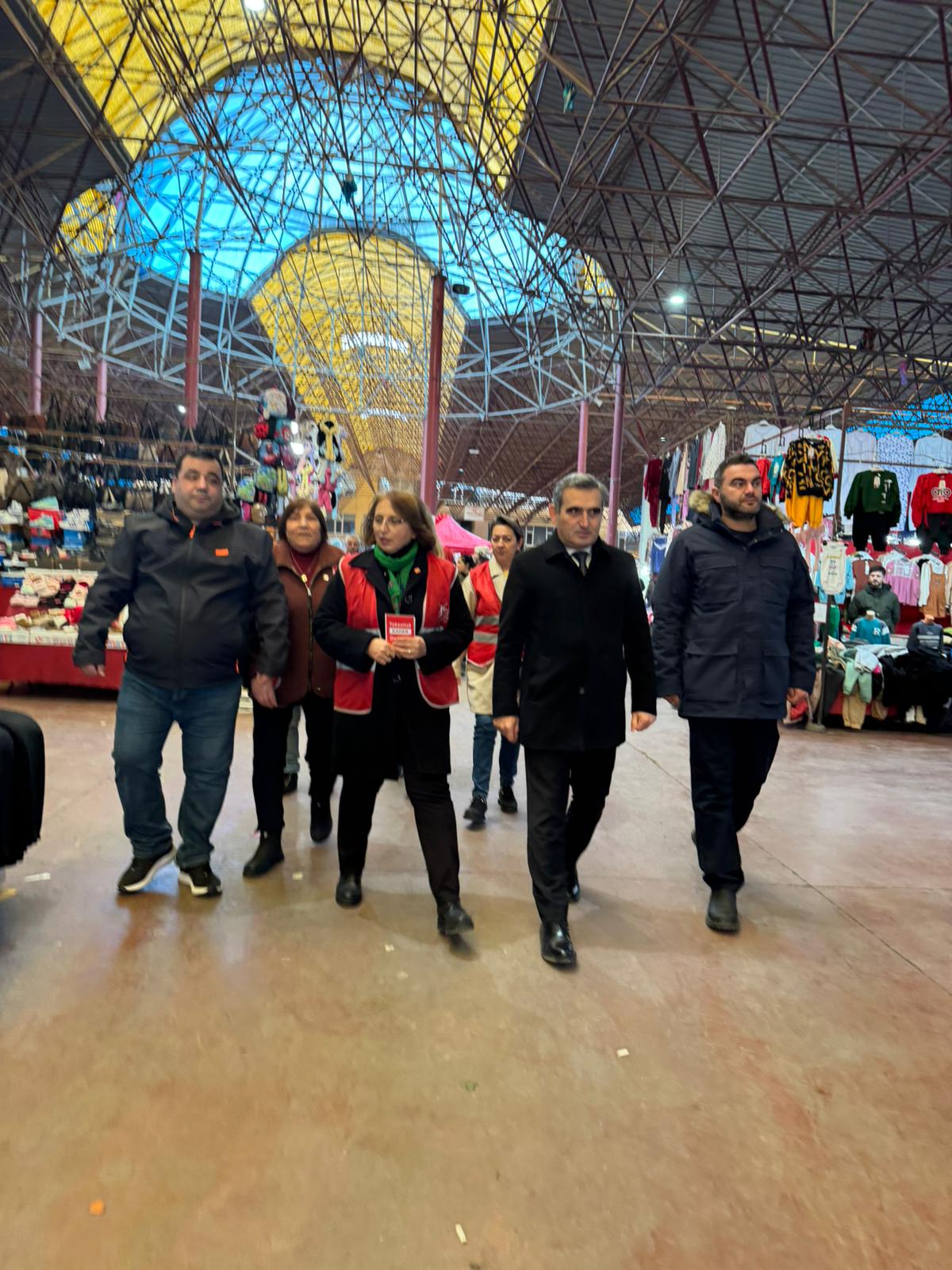 CHP Heyeti Pazaryerinde esnaf ve vatandaşlarla buluştu