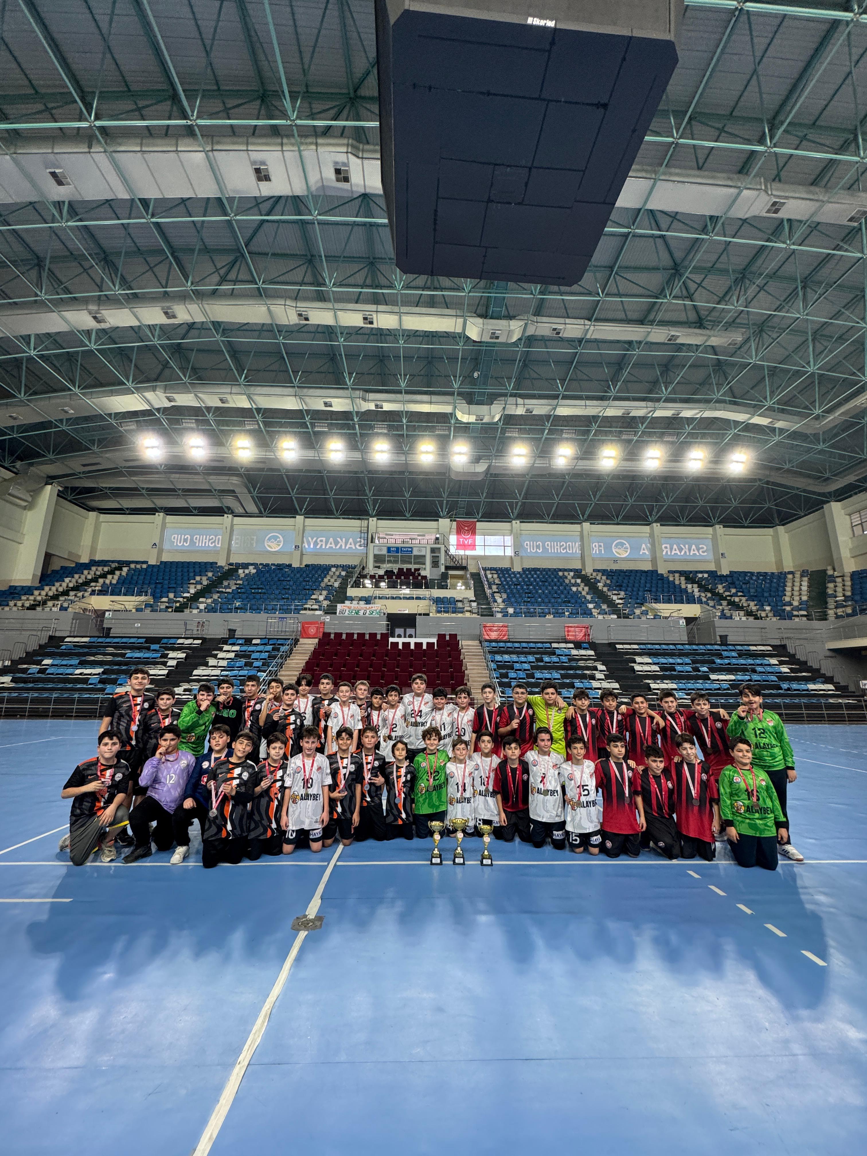 Gelenek Bozulmadı; Hendek Şehit Mahmut Bey Ortaokulu Yine Şampiyon