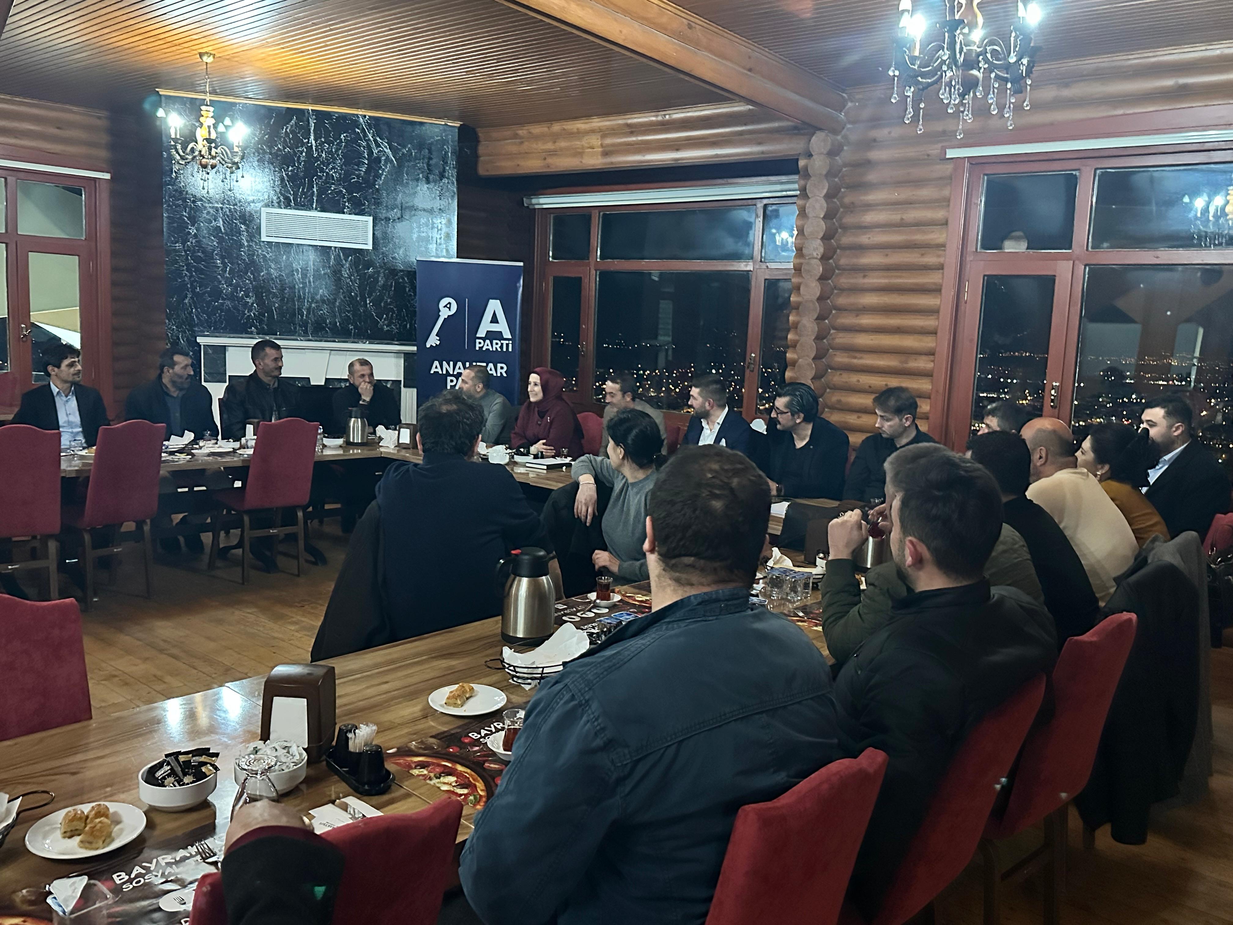 Anahtar Partililer, Mahalle Temsilcileriyle Bayraktepe’de Buluştu
