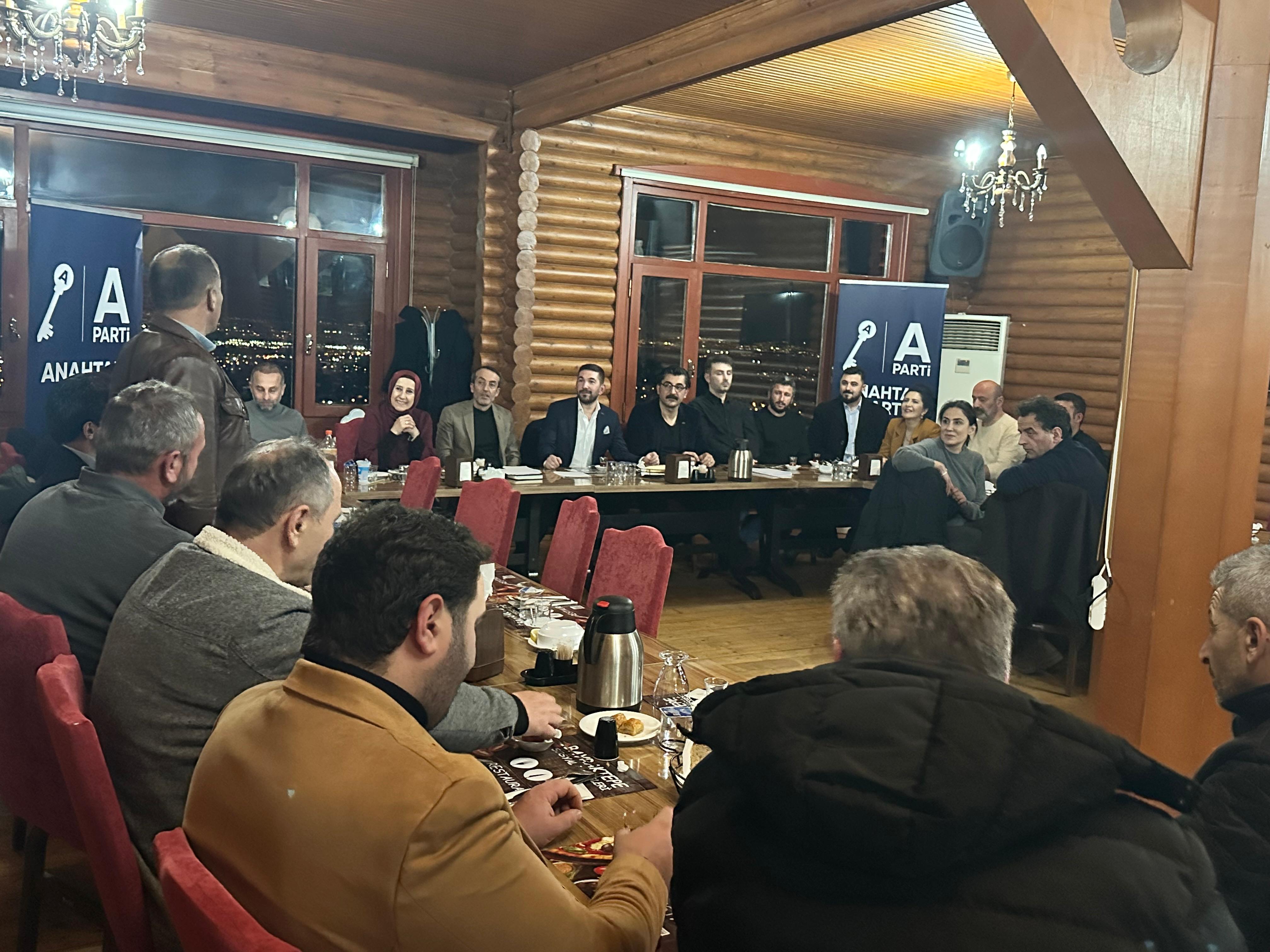 Anahtar Partililer, Mahalle Temsilcileriyle Bayraktepe’de Buluştu