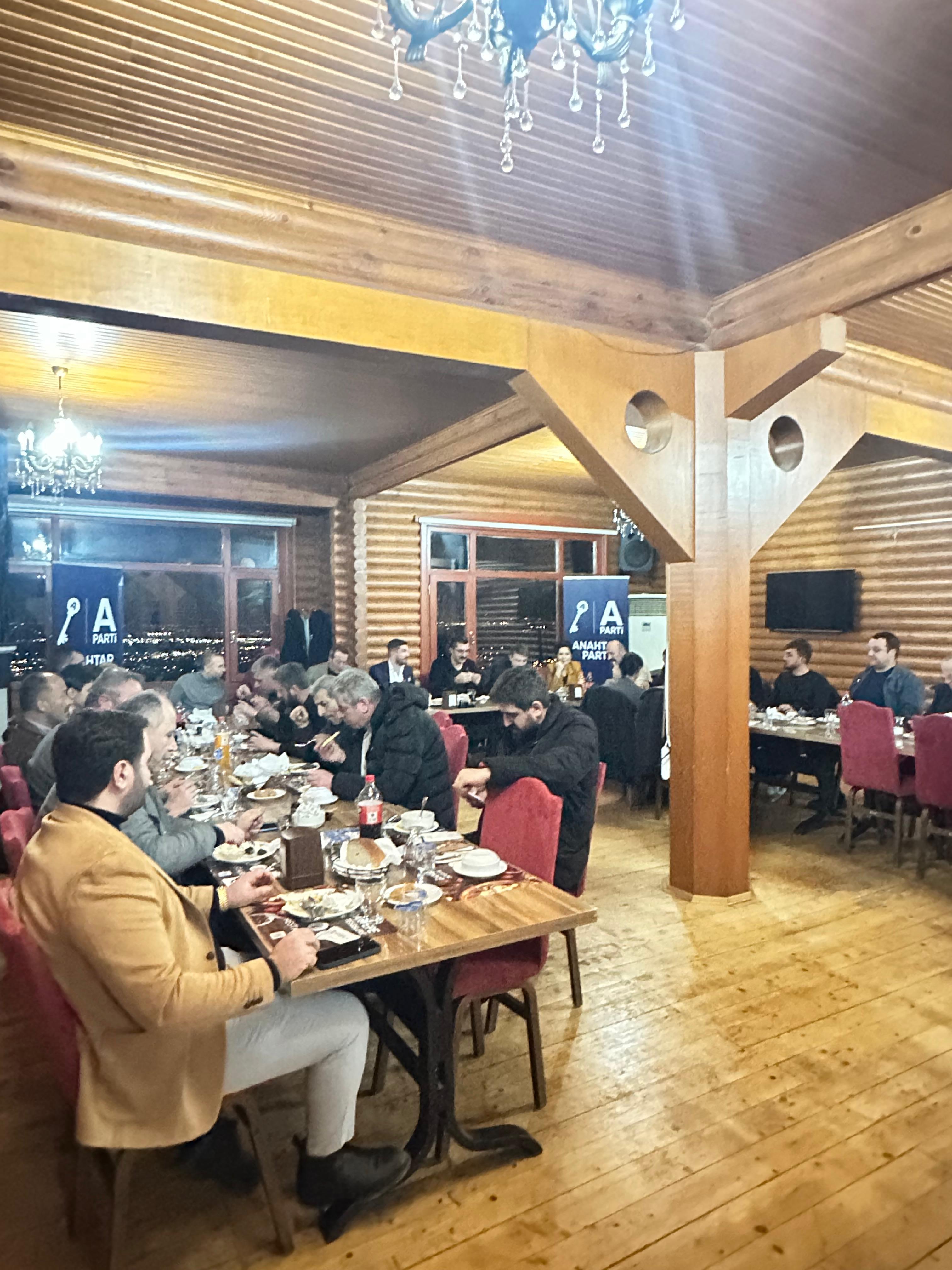 Anahtar Partililer, Mahalle Temsilcileriyle Bayraktepe’de Buluştu