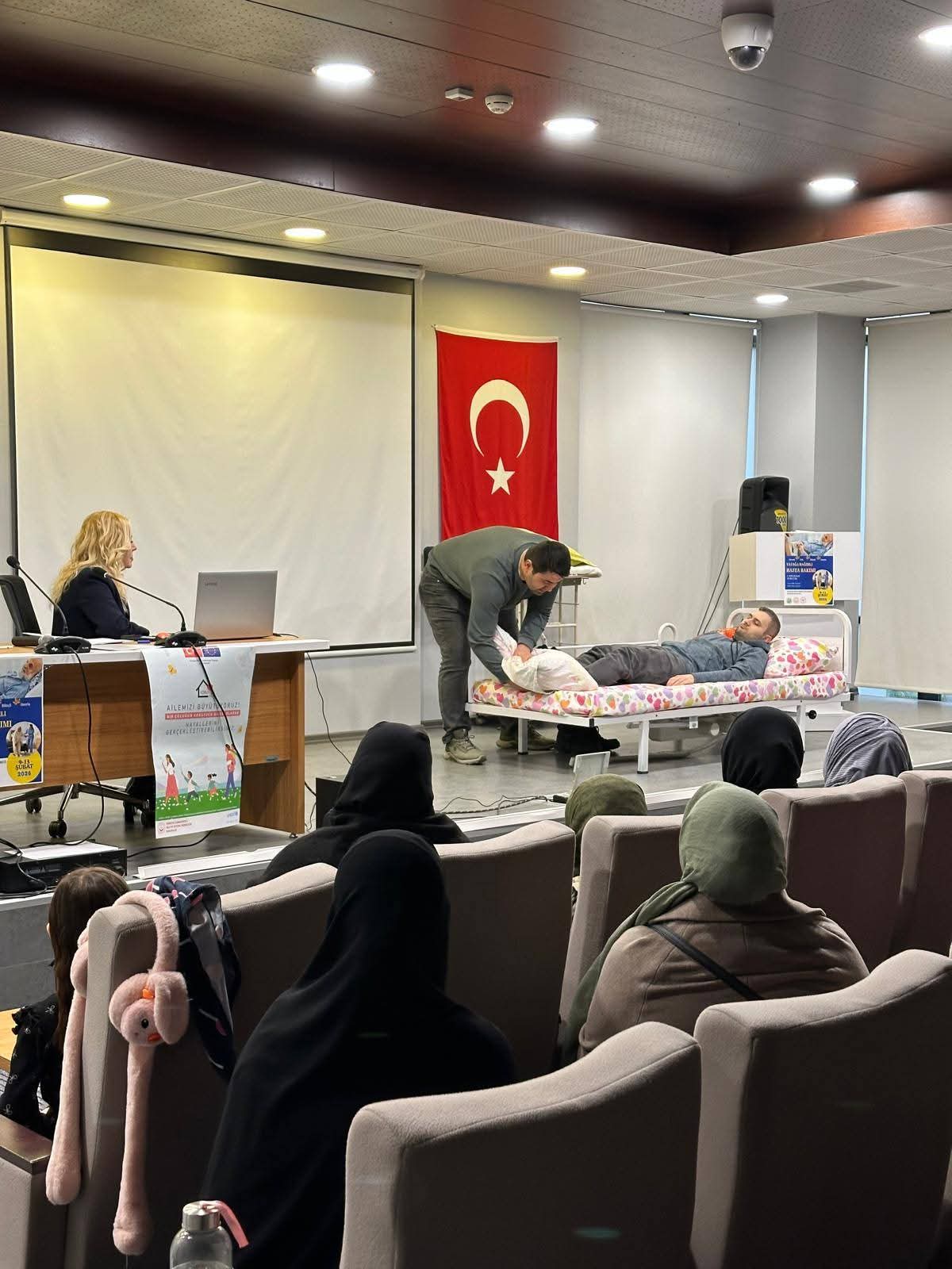 HENDEK’TE YATAĞA BAĞIMLI HASTA BAKIMI EĞİTİMİ YOĞUN İLGİYLE TAMAMLANDI