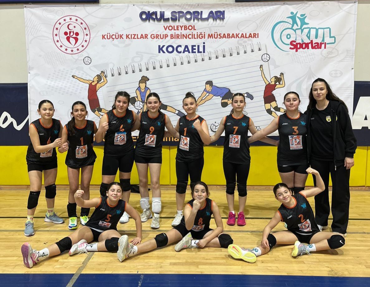 Voleybolda Şehit Mahmutbey Ortaokulu galip