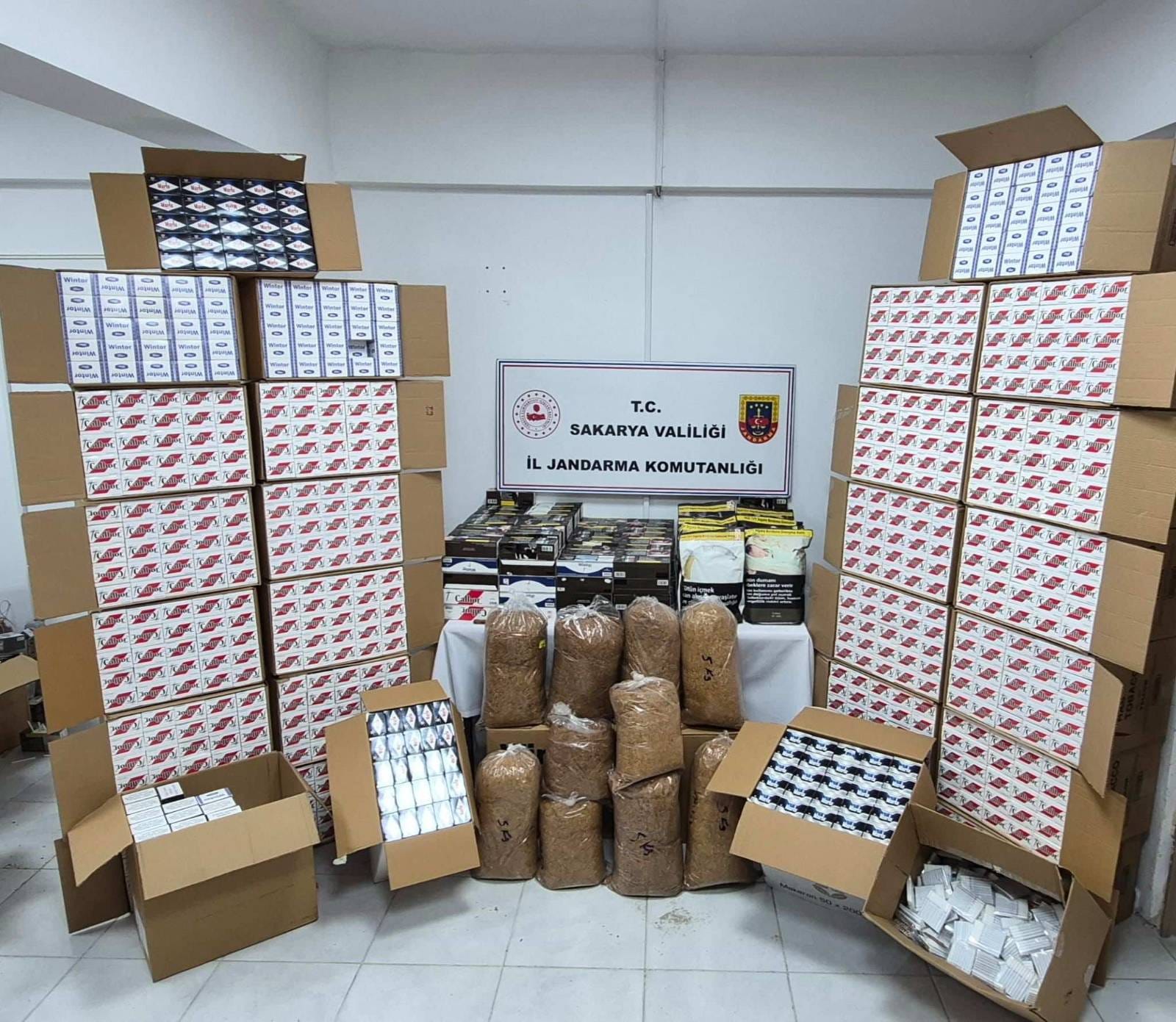 Kamyon dolusu makaron ele geçirildi