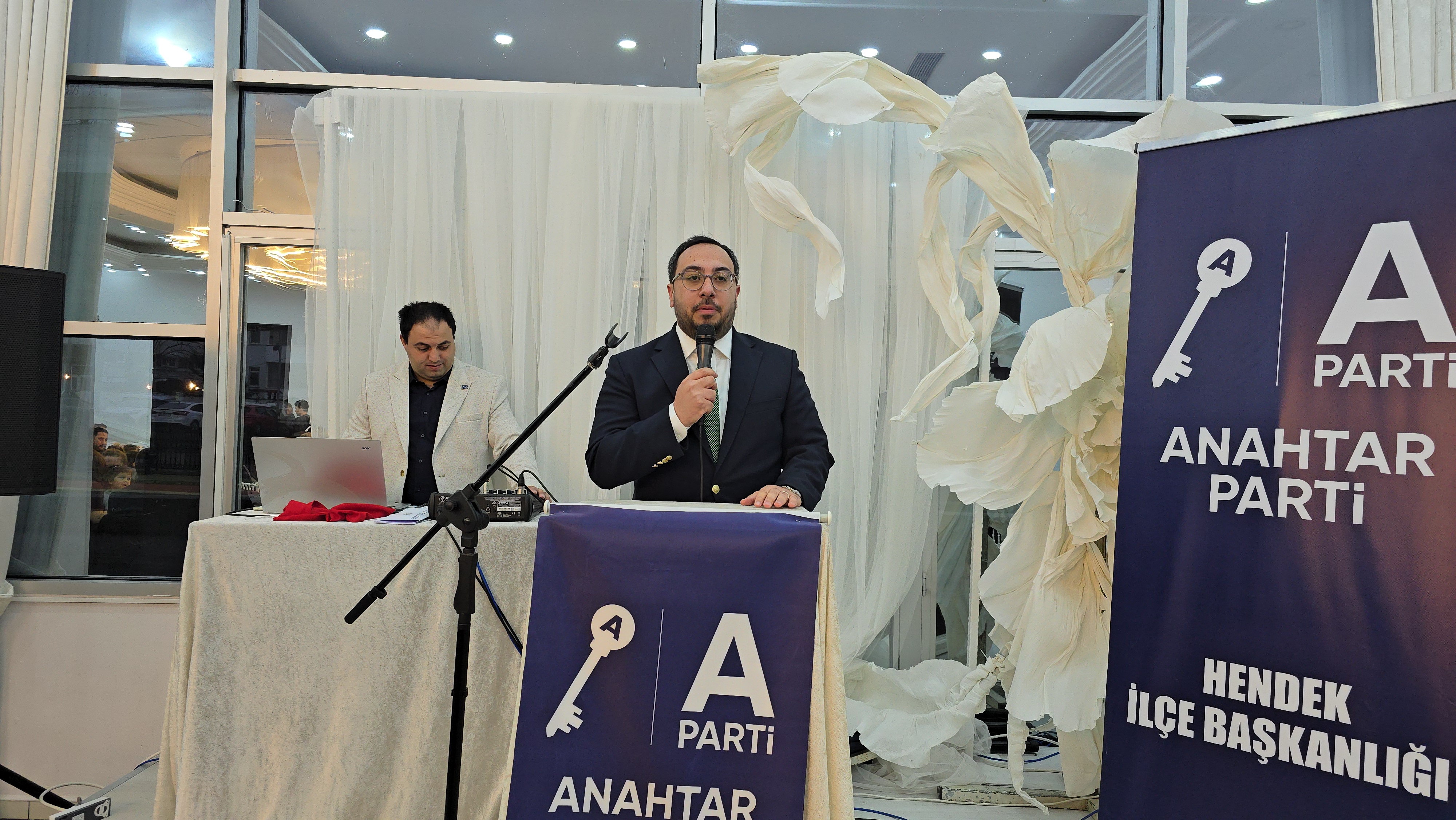 ANAHTAR PARTİ HENDEK’TE GÖVDE GÖSTERİSİ YAPTI