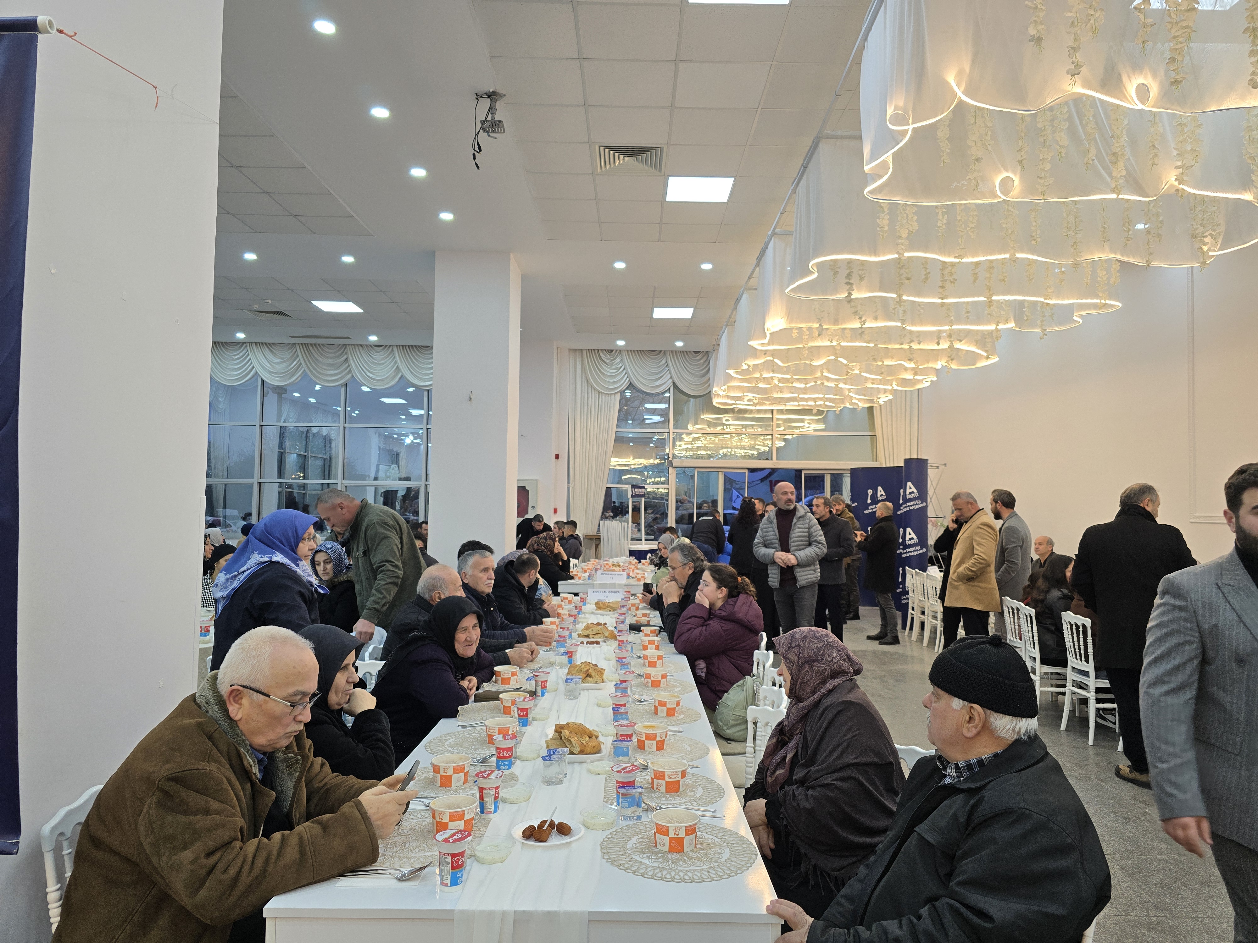 ANAHTAR PARTİ HENDEK’TE GÖVDE GÖSTERİSİ YAPTI