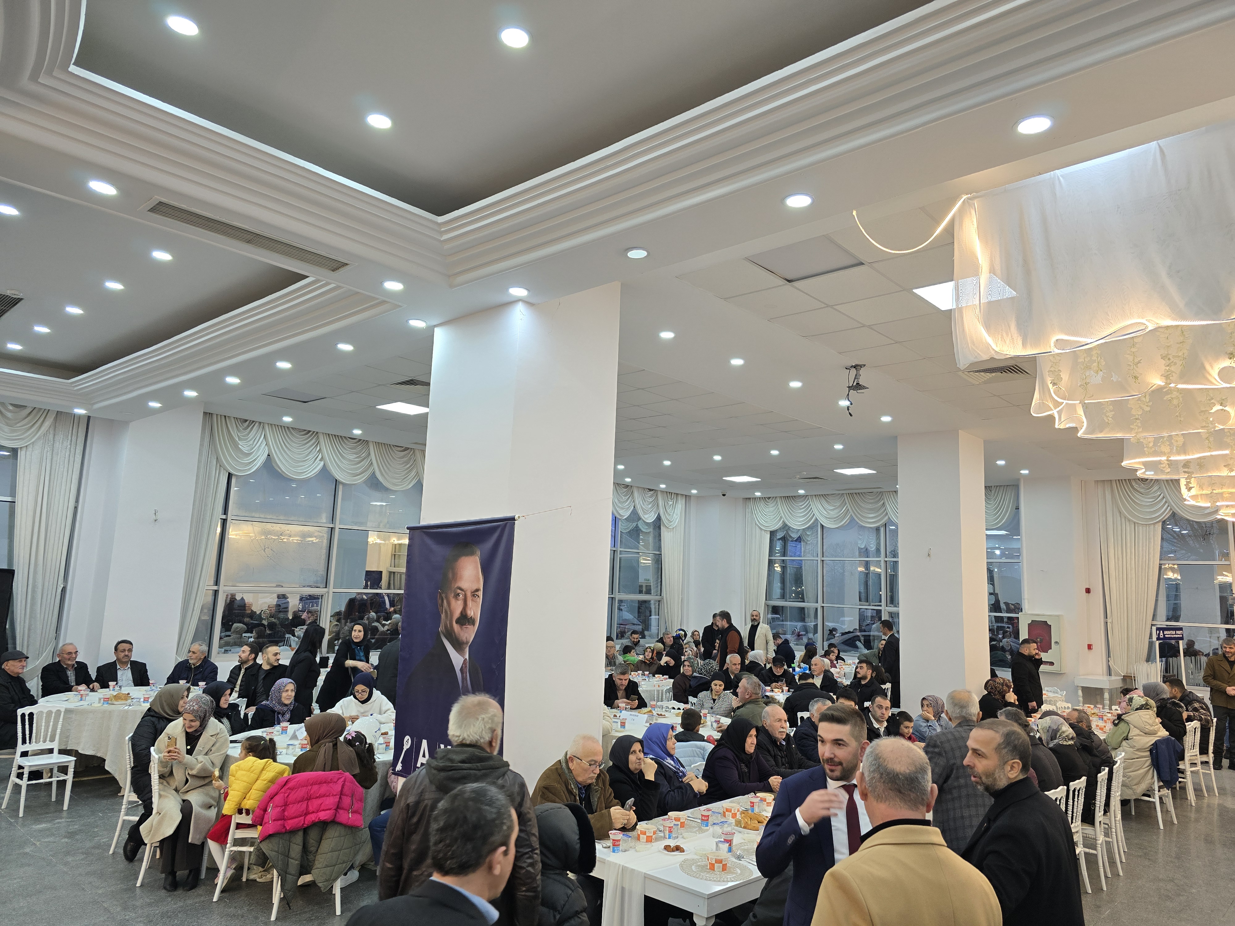 ANAHTAR PARTİ HENDEK’TE GÖVDE GÖSTERİSİ YAPTI