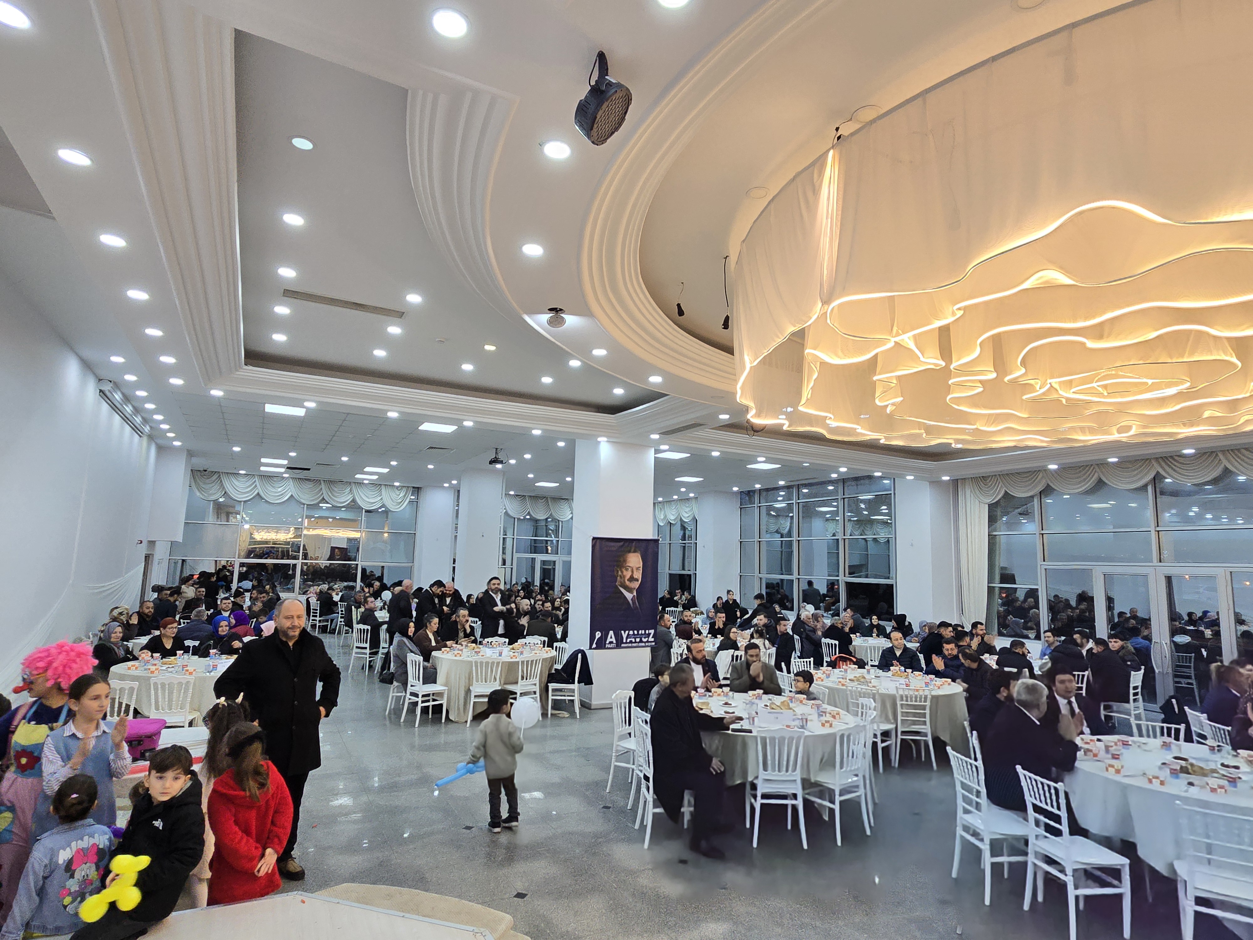 ANAHTAR PARTİ HENDEK’TE GÖVDE GÖSTERİSİ YAPTI