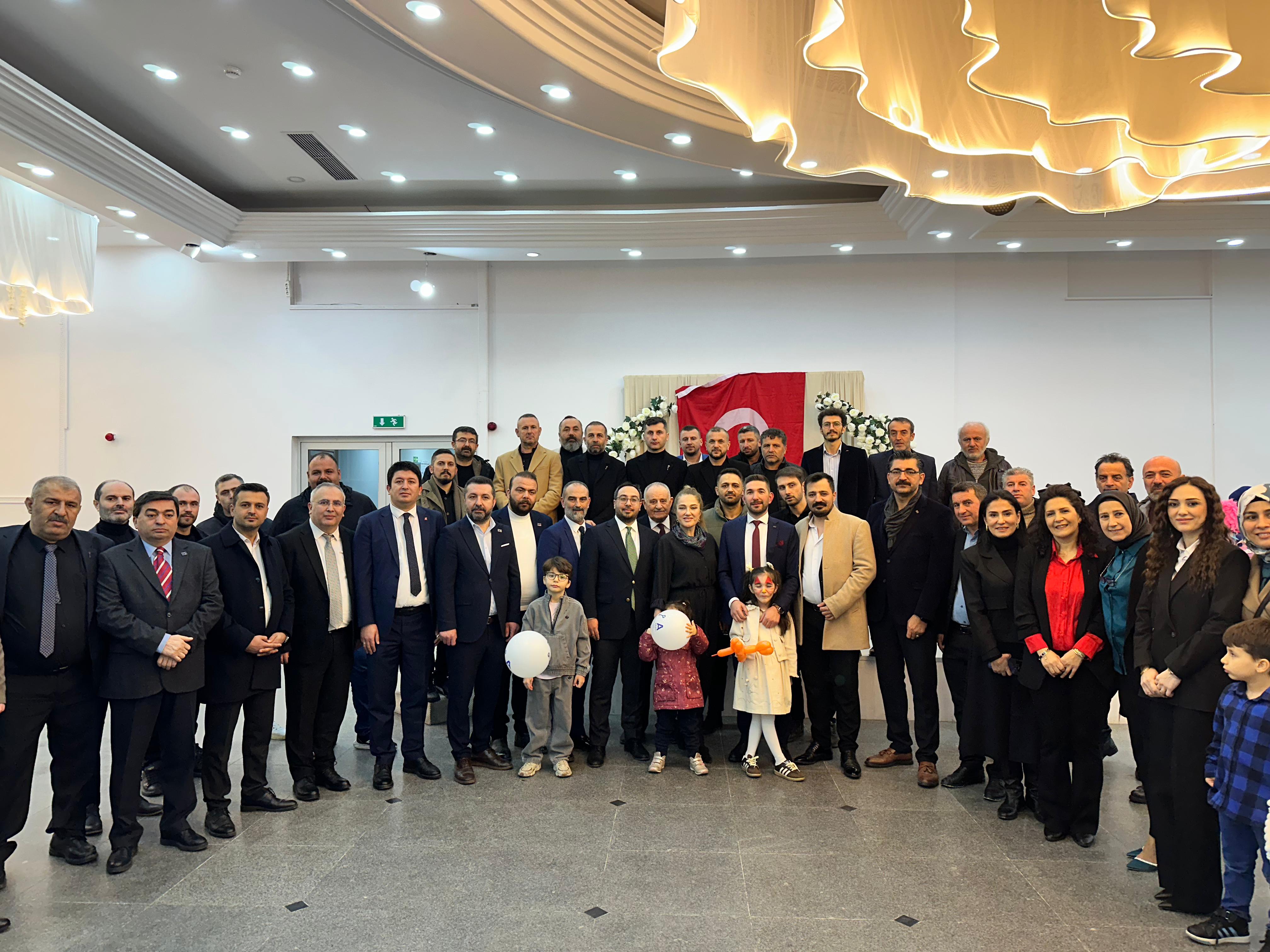 ANAHTAR PARTİ HENDEK’TE GÖVDE GÖSTERİSİ YAPTI