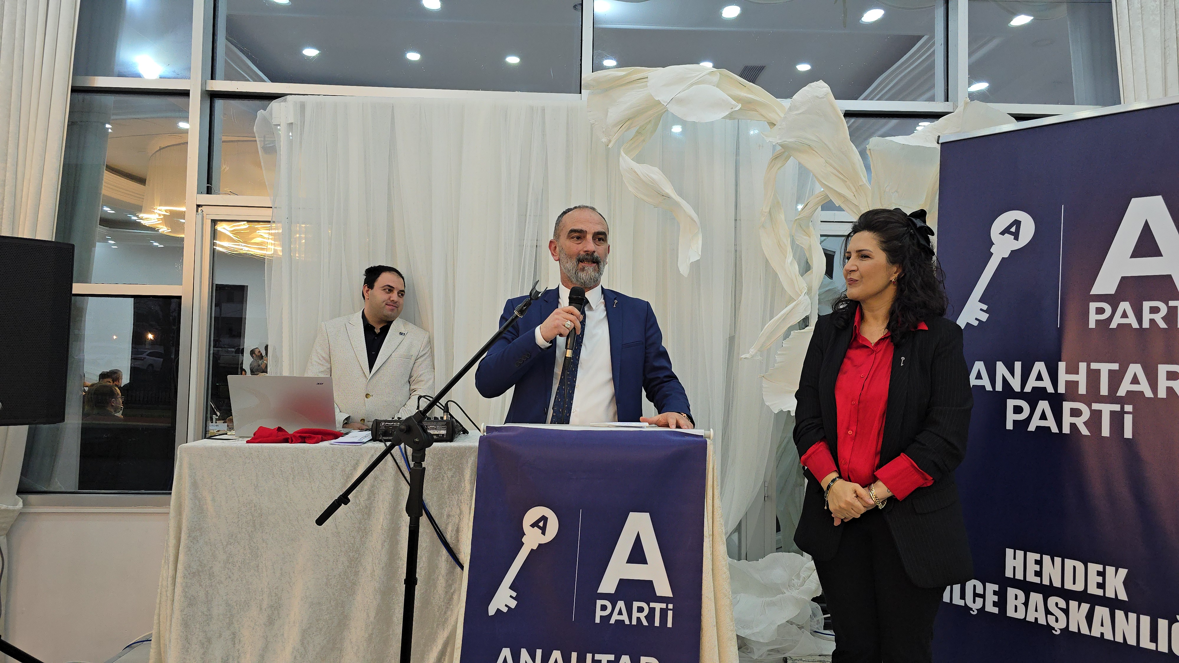 ANAHTAR PARTİ HENDEK’TE GÖVDE GÖSTERİSİ YAPTI