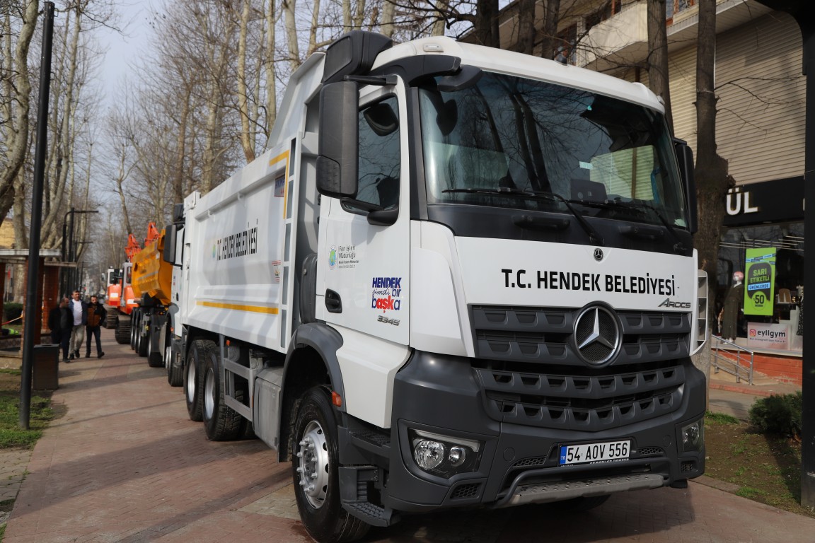 HENDEK BELEDİYESİ ARAÇ FİLOSUNU GÜÇLENDİRDİ