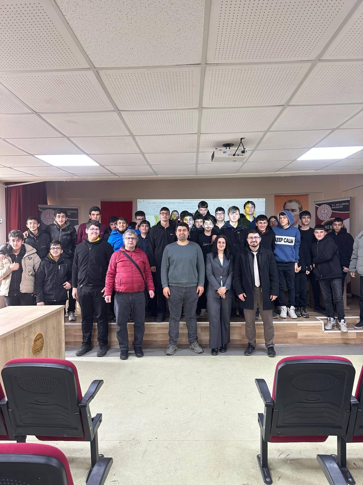 HENDEK’TE GENÇLERE OBEZİTE VE SAĞLIKLI BESLENME EĞİTİMİ VERİLDİ