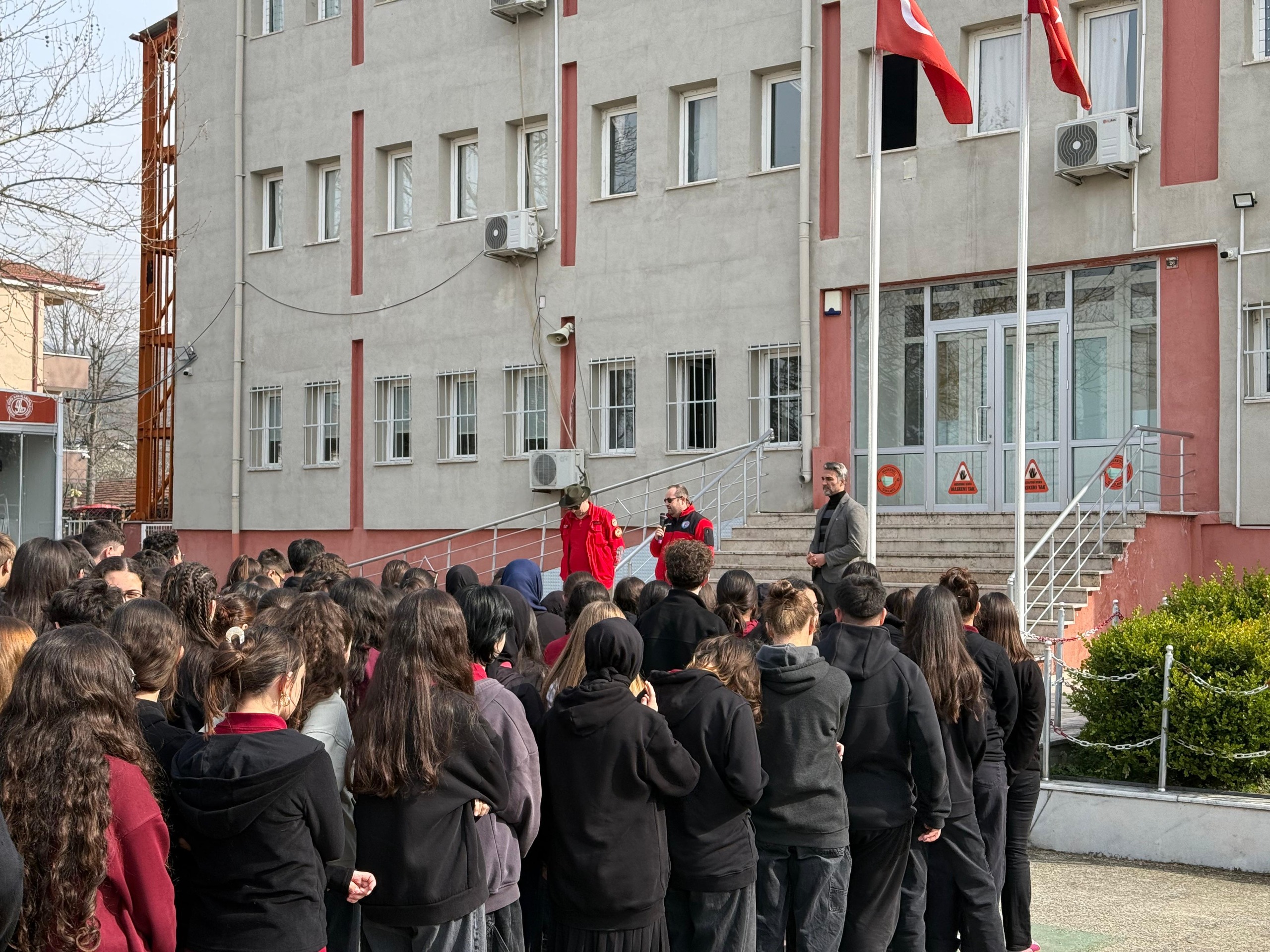 HAYAT ARAMA KURTARMA DERNEĞİ GENÇLERİ AFETLERE HAZIRLIYOR