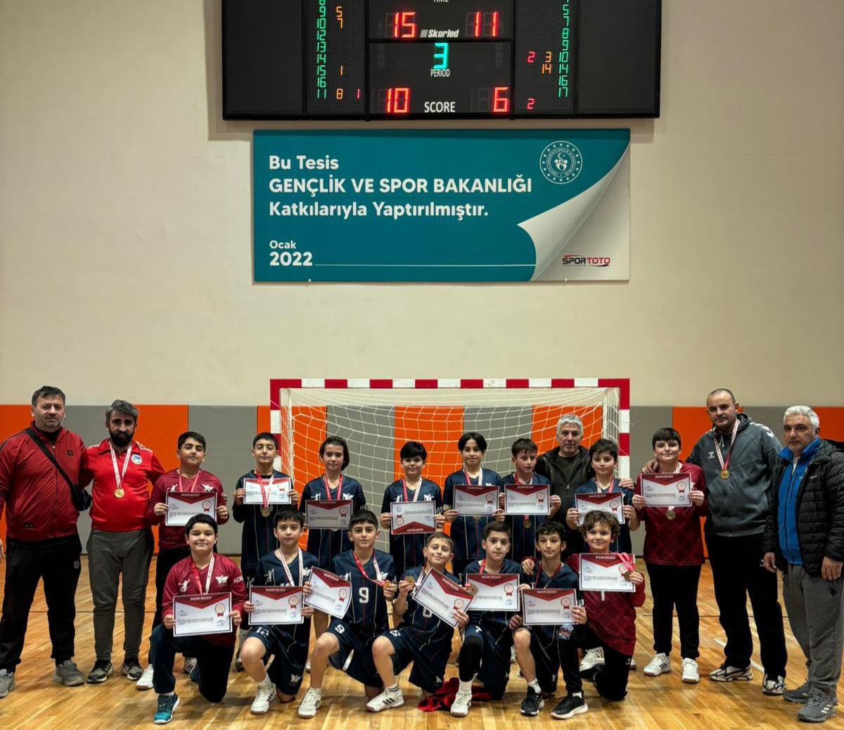 Şehit Mahmutbey Ortaokulu Yarı Finalde