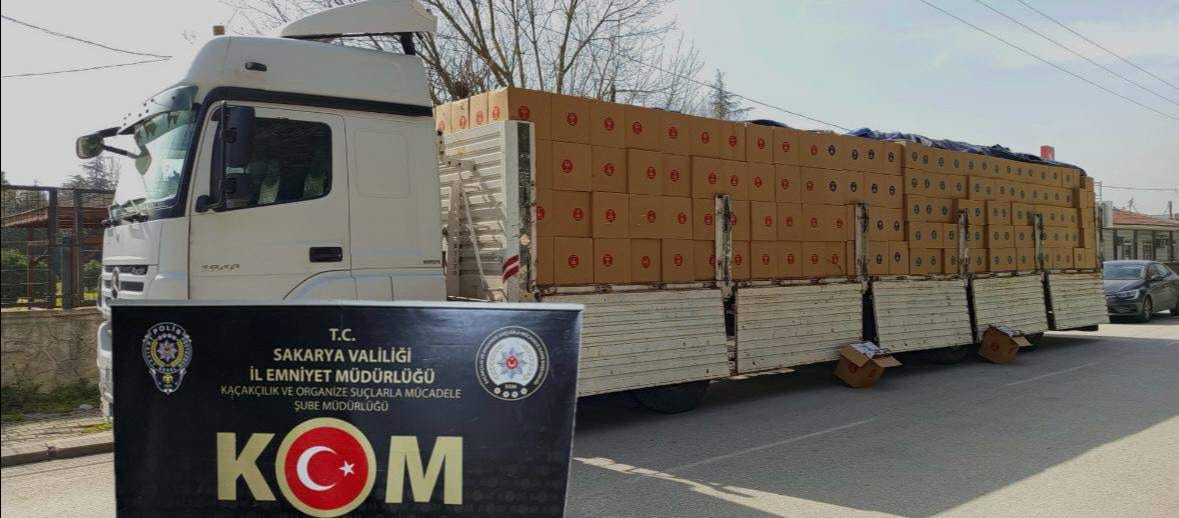 TEM Otoyolunda Operasyon, 10 Milyon Kaçak Makaron Ele Geçirildi