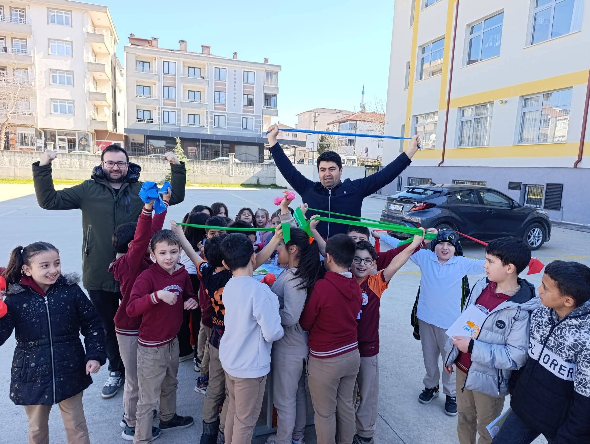 SAĞLIKLI ÇOCUK, SAĞLIKLI GELECEK PROJESİ HENDEK’TE MİNİKLERLE BULUŞTU