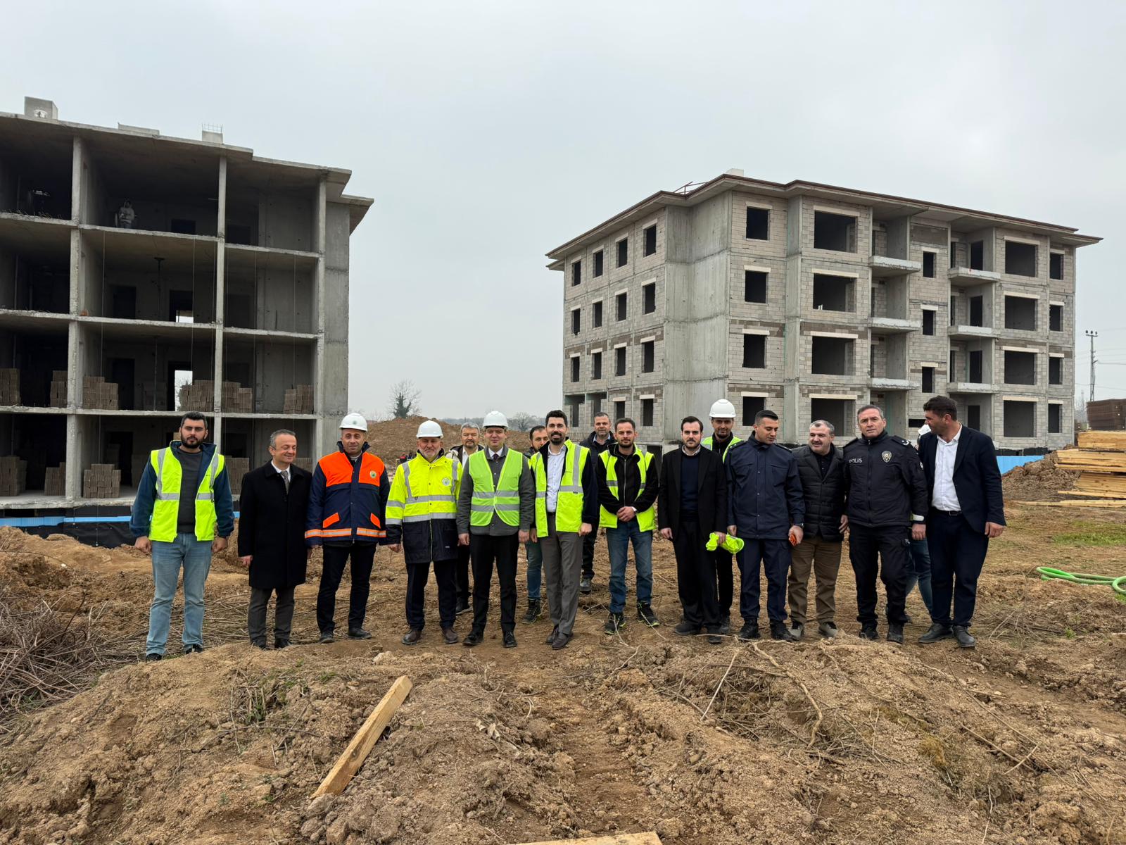 İKBALİYE MAHALLESİ’NDE TOKİ KONUTLARI YÜKSELİYOR