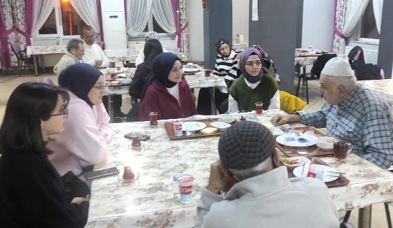 SUBÜ’nün öğrenci toplulukları İftarlarını huzurevi sakinleriyle yaptılar