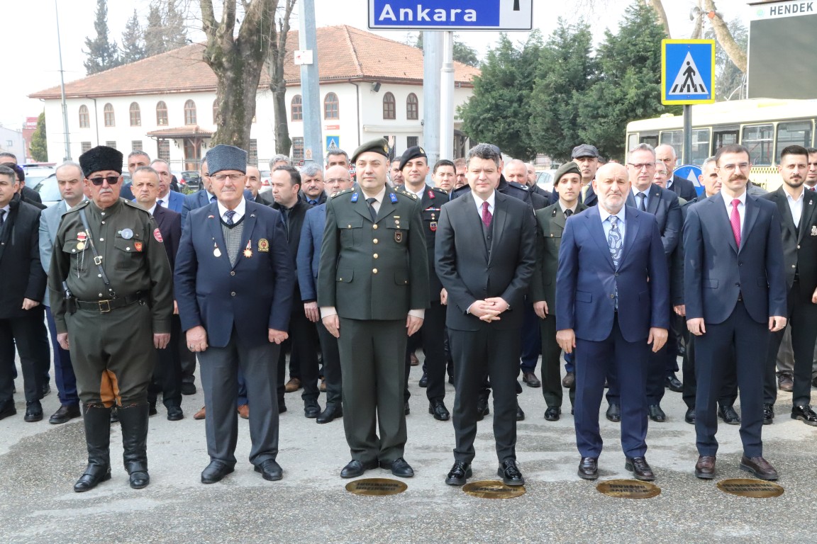 ÇANAKKALE ZAFERİNİN 111. YIL DÖNÜMÜ HENDEK’TE BİR DİZİ PROGRAMLA KUTLANDI