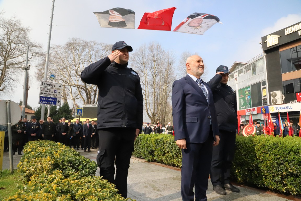 ÇANAKKALE ZAFERİNİN 111. YIL DÖNÜMÜ HENDEK’TE BİR DİZİ PROGRAMLA KUTLANDI