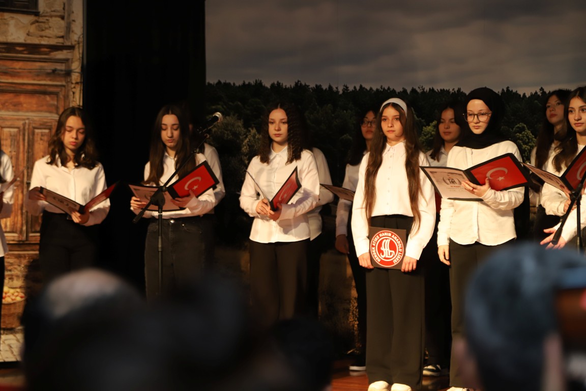 ÇANAKKALE ZAFERİNİN 111. YIL DÖNÜMÜ HENDEK’TE BİR DİZİ PROGRAMLA KUTLANDI