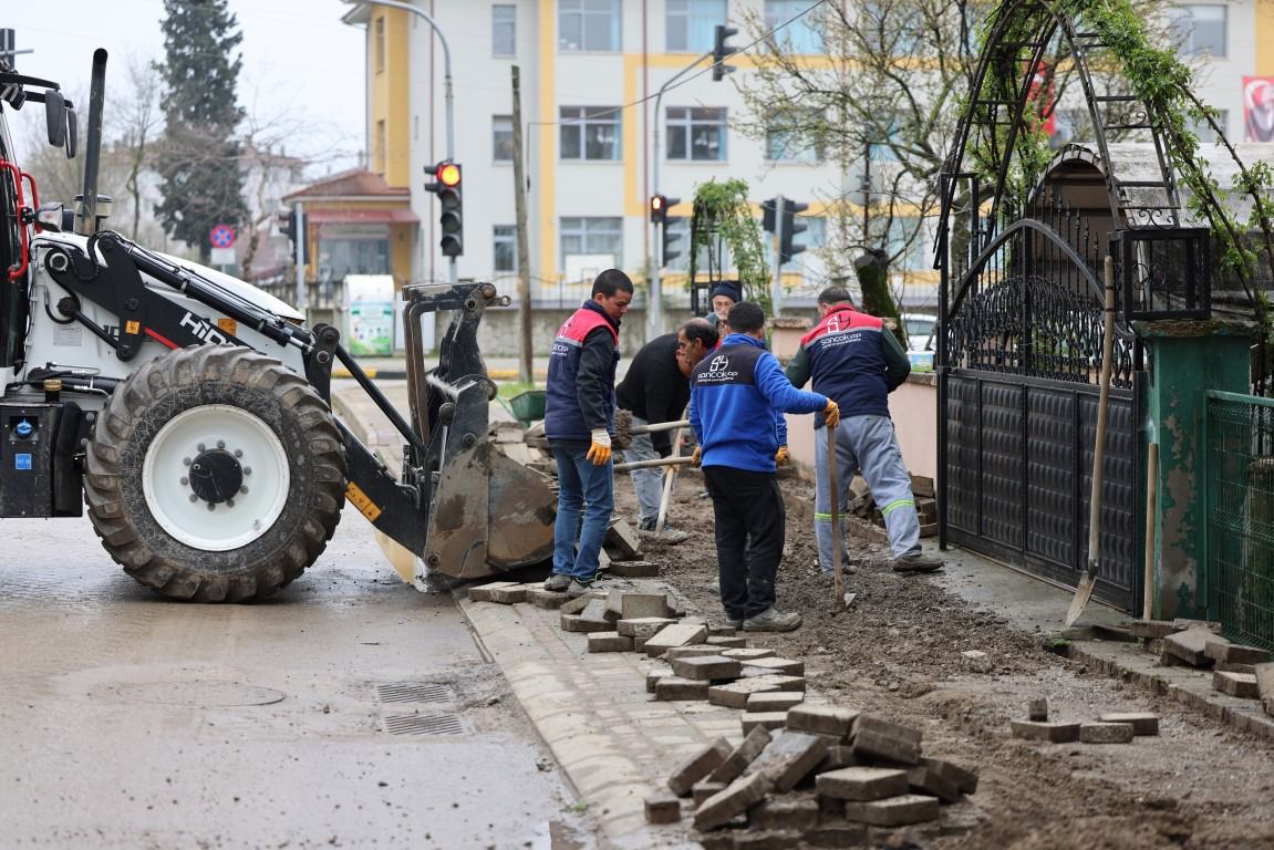 BELEDİYE EKİPLERİ NURİYE VE YENİMAHALLE’DE ÇALIŞMALARINI SÜRDÜRÜYOR