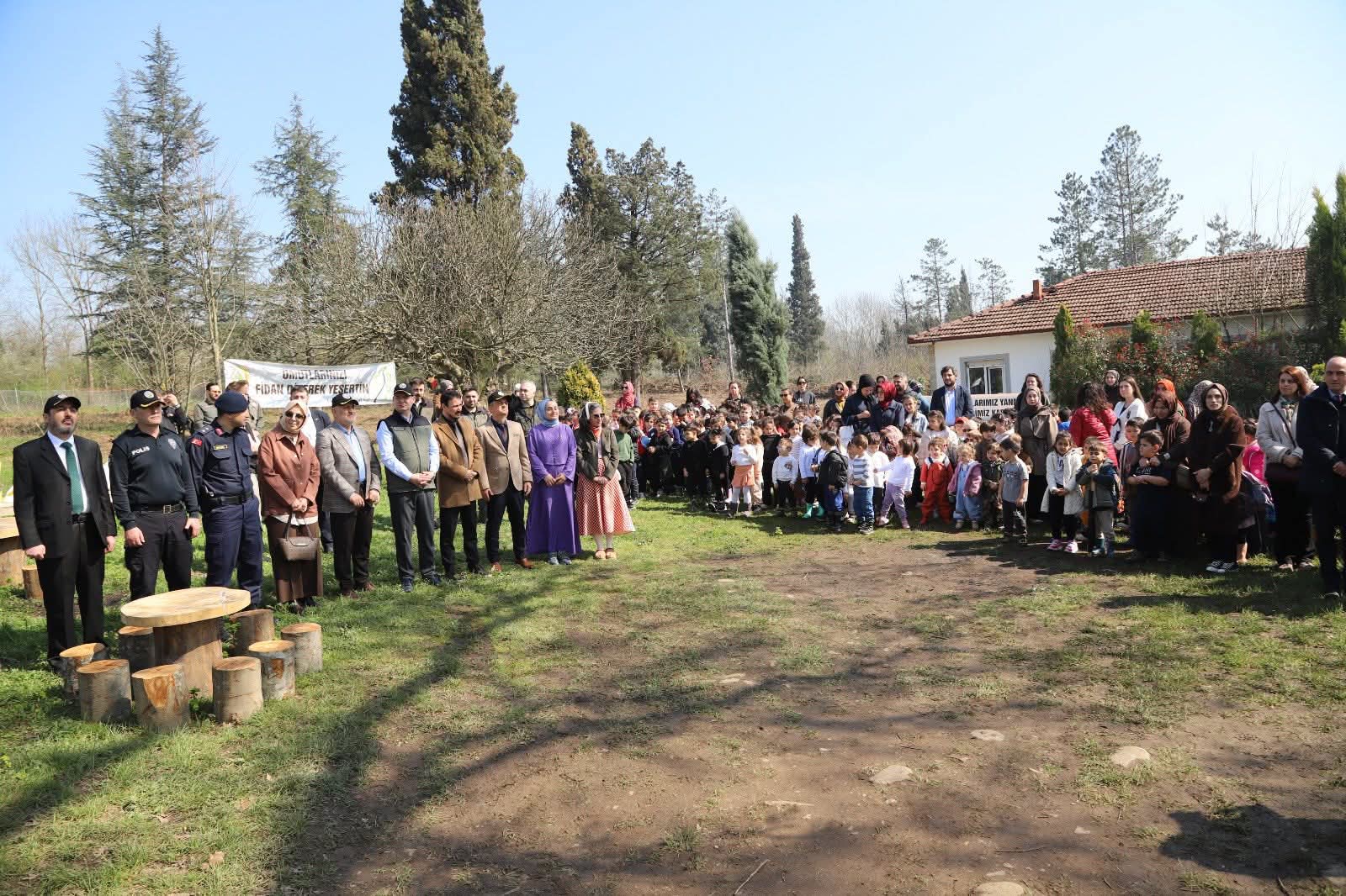 HENDEK’TE FİDANLAR TOPRAKLA BULUŞTU