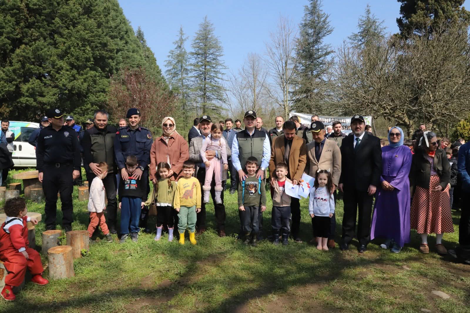 HENDEK’TE FİDANLAR TOPRAKLA BULUŞTU