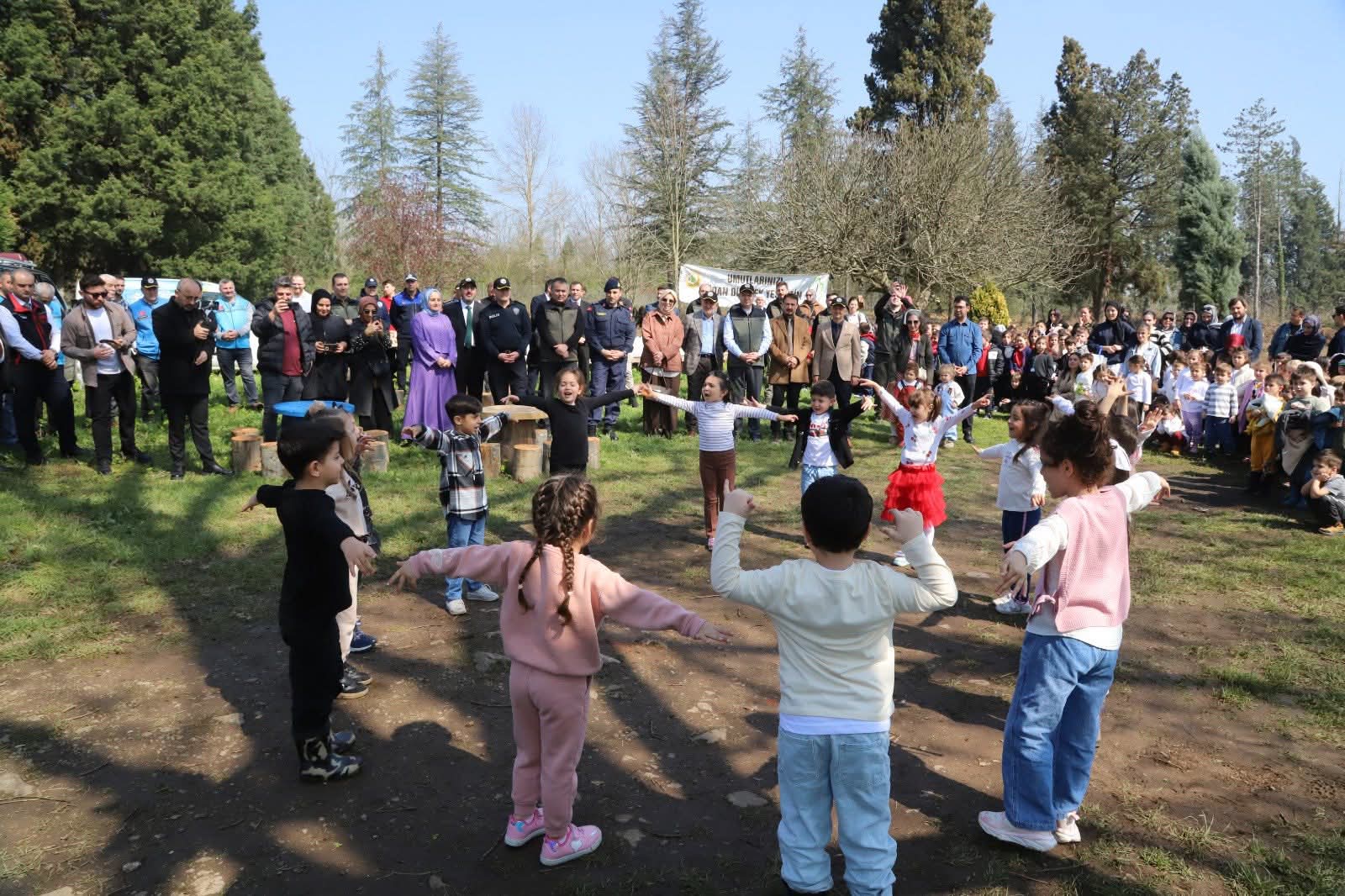 HENDEK’TE FİDANLAR TOPRAKLA BULUŞTU