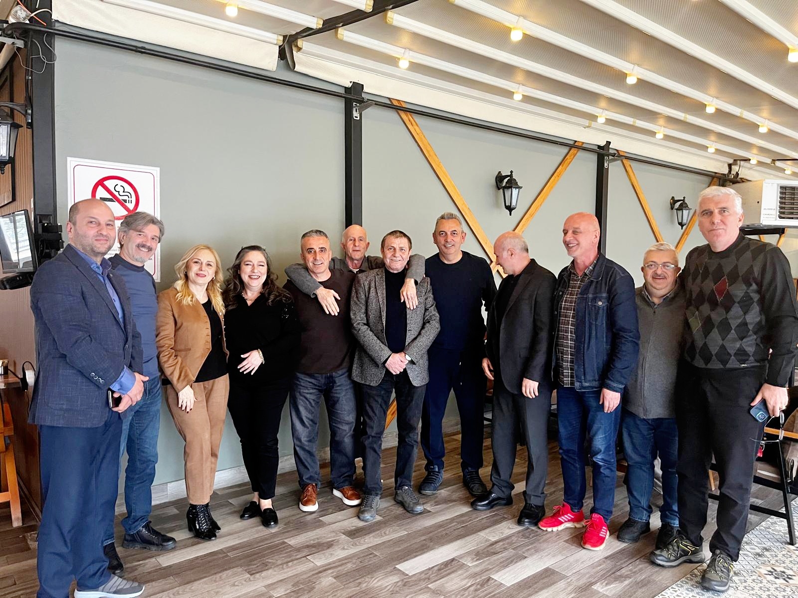 ANILAR TAZELENDİ, 1983-1984 YILI HENDEK LİSESİ MEZUNLARI BULUŞTU