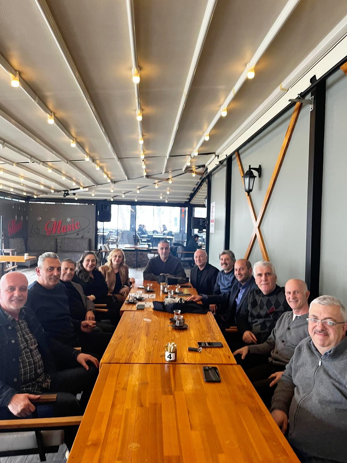 ANILAR TAZELENDİ, 1983-1984 YILI HENDEK LİSESİ MEZUNLARI BULUŞTU